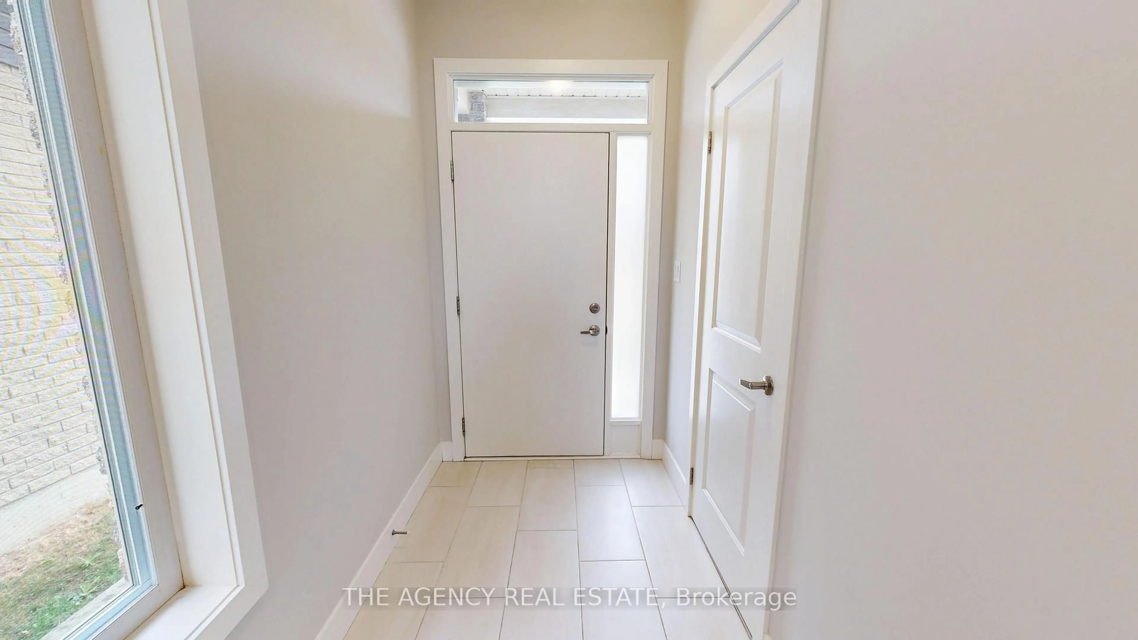 Indoor entryway for 48 Edgevalley Rd, London East Ontario N5Y 5M5