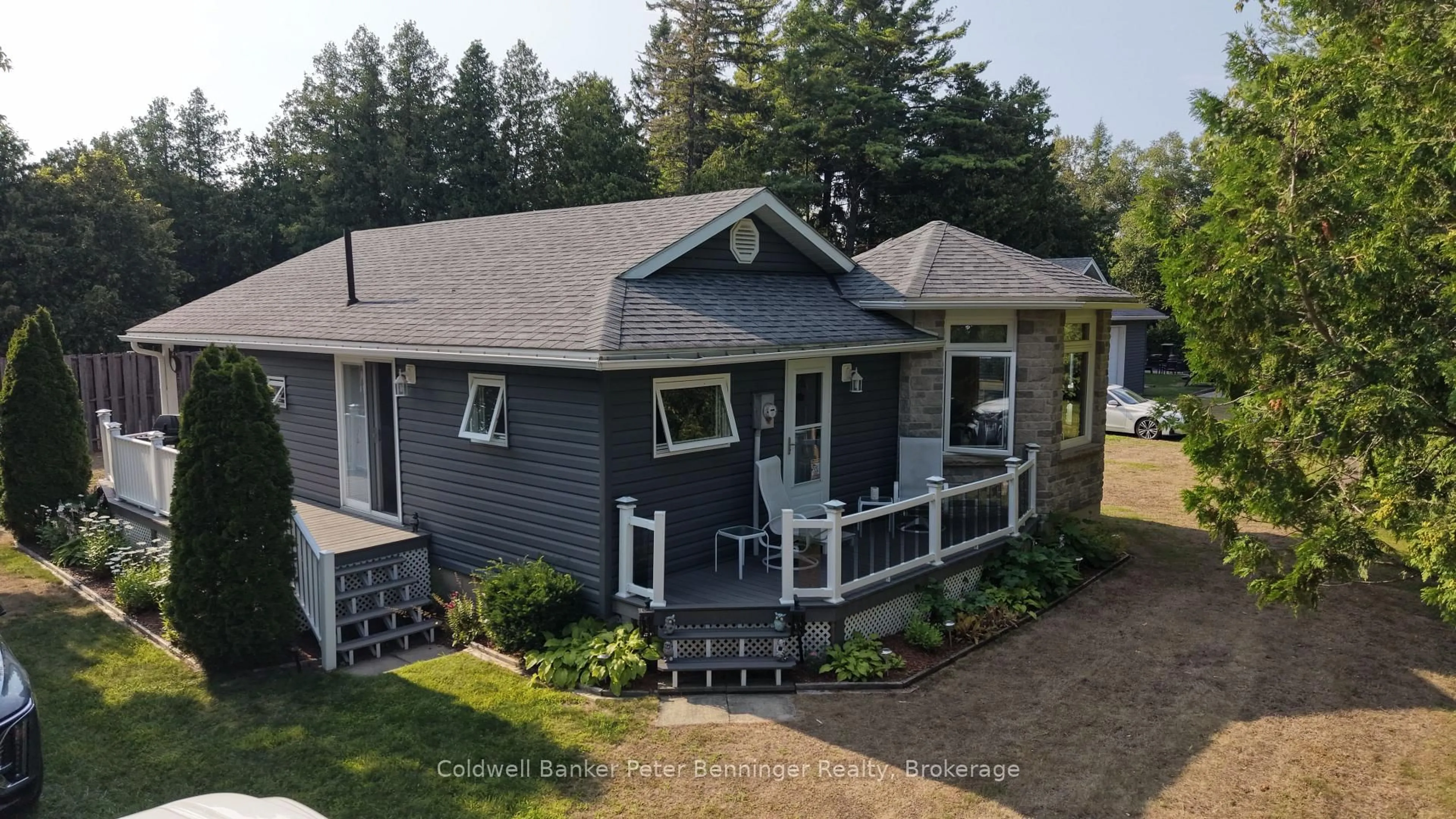 Home with vinyl exterior material, street for 810 Second Ave, South Bruce Peninsula Ontario N0H 2G0