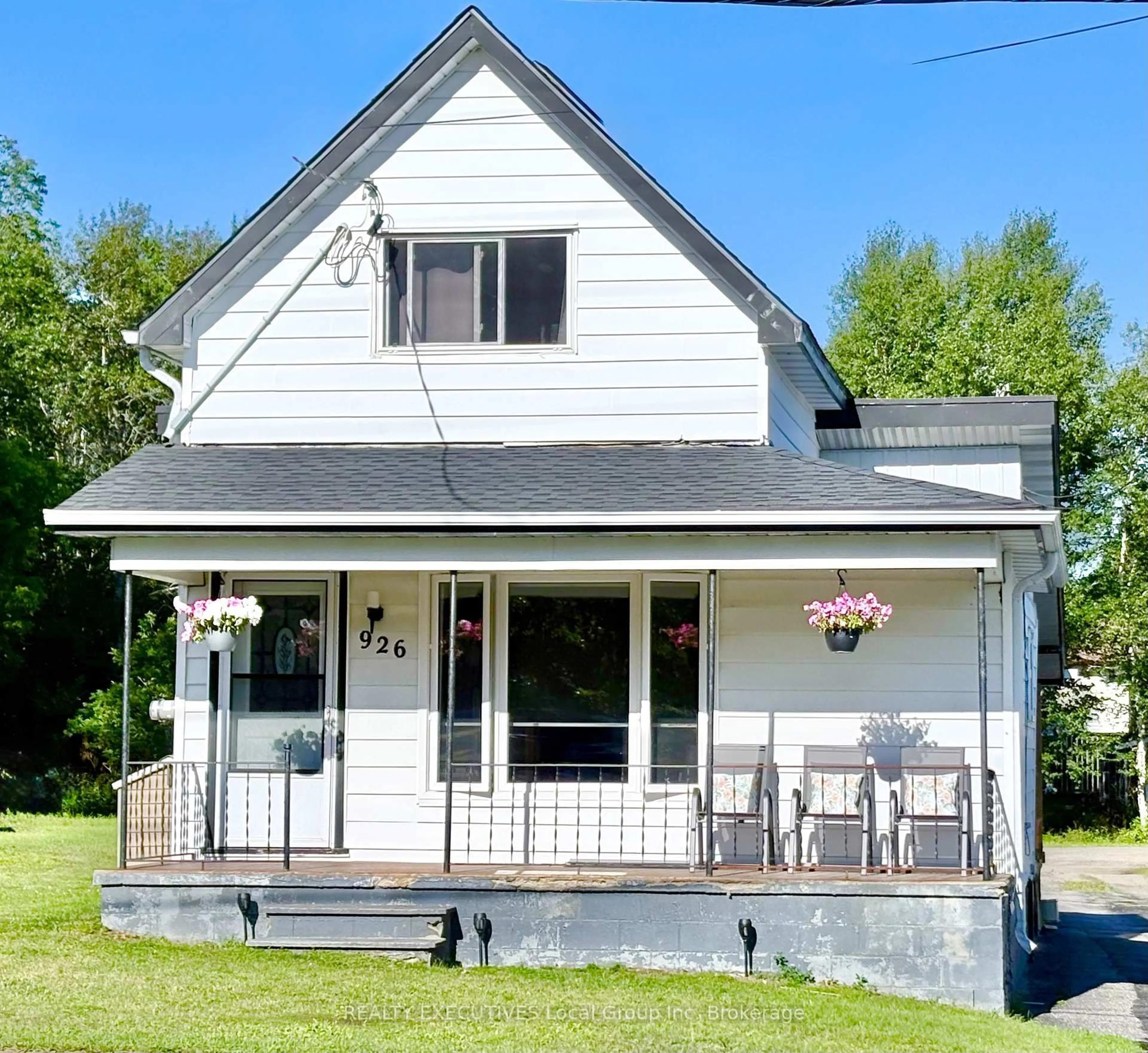 Home with vinyl exterior material, street for 926 Main St, Callander Ontario P0H 1H0