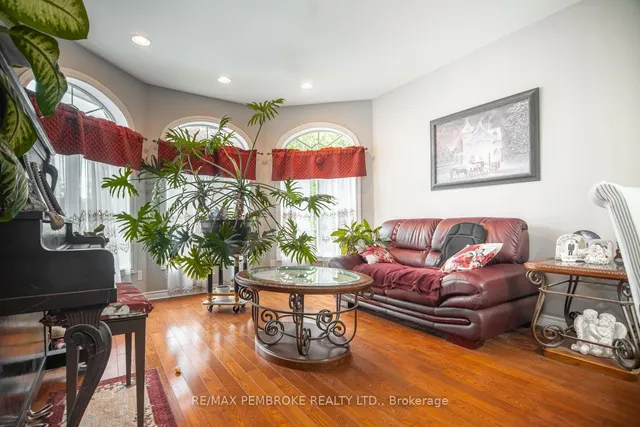 1692 Black Bay Rd, Petawawa 2