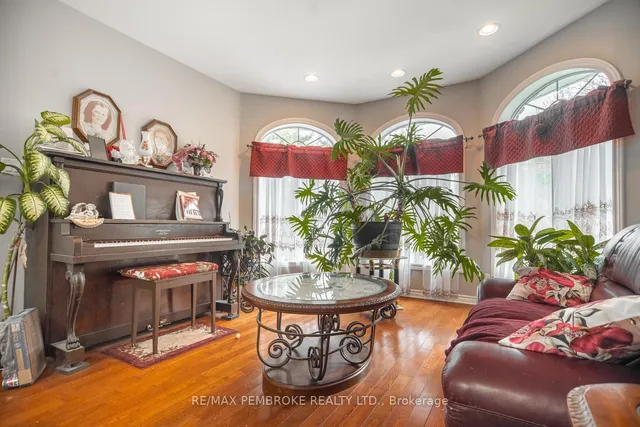 1692 Black Bay Rd, Petawawa 3