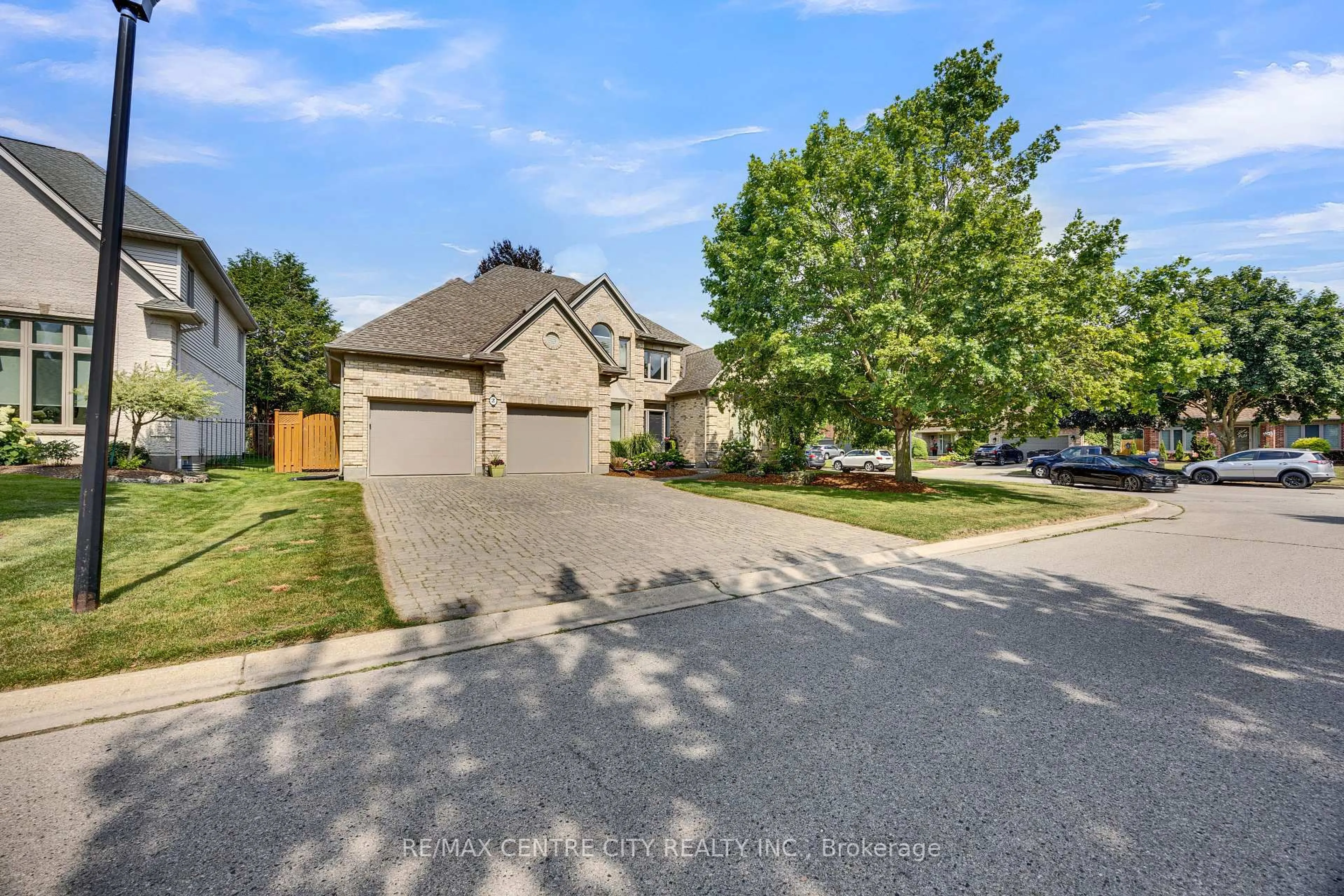A pic from outside/outdoor area/front of a property/back of a property/a pic from drone, street for 2 HAVENWOOD Way, London North Ontario N6H 5C2