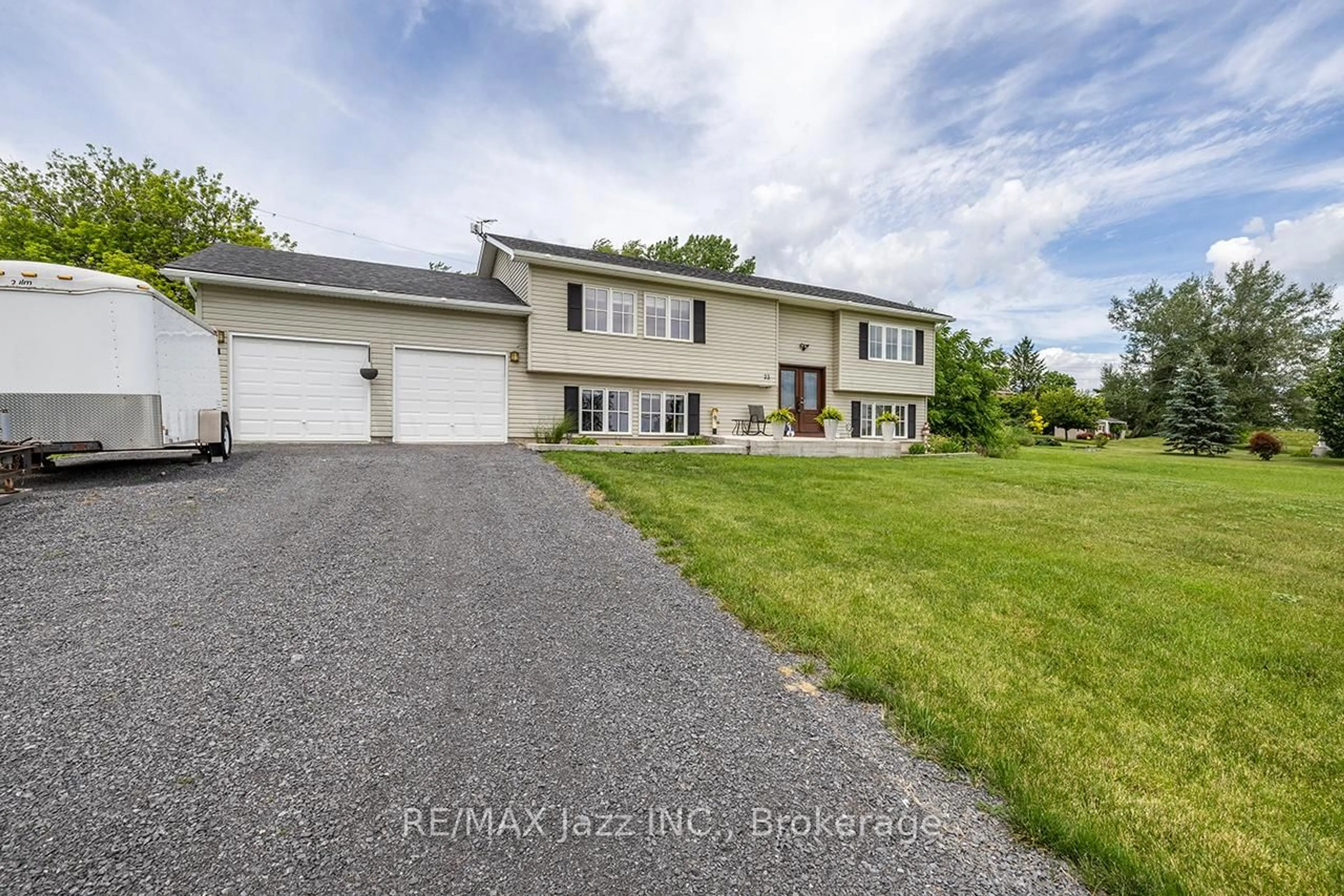 A pic from outside/outdoor area/front of a property/back of a property/a pic from drone, street for 23 Bayview Dr, Napanee Ontario K7R 3K8