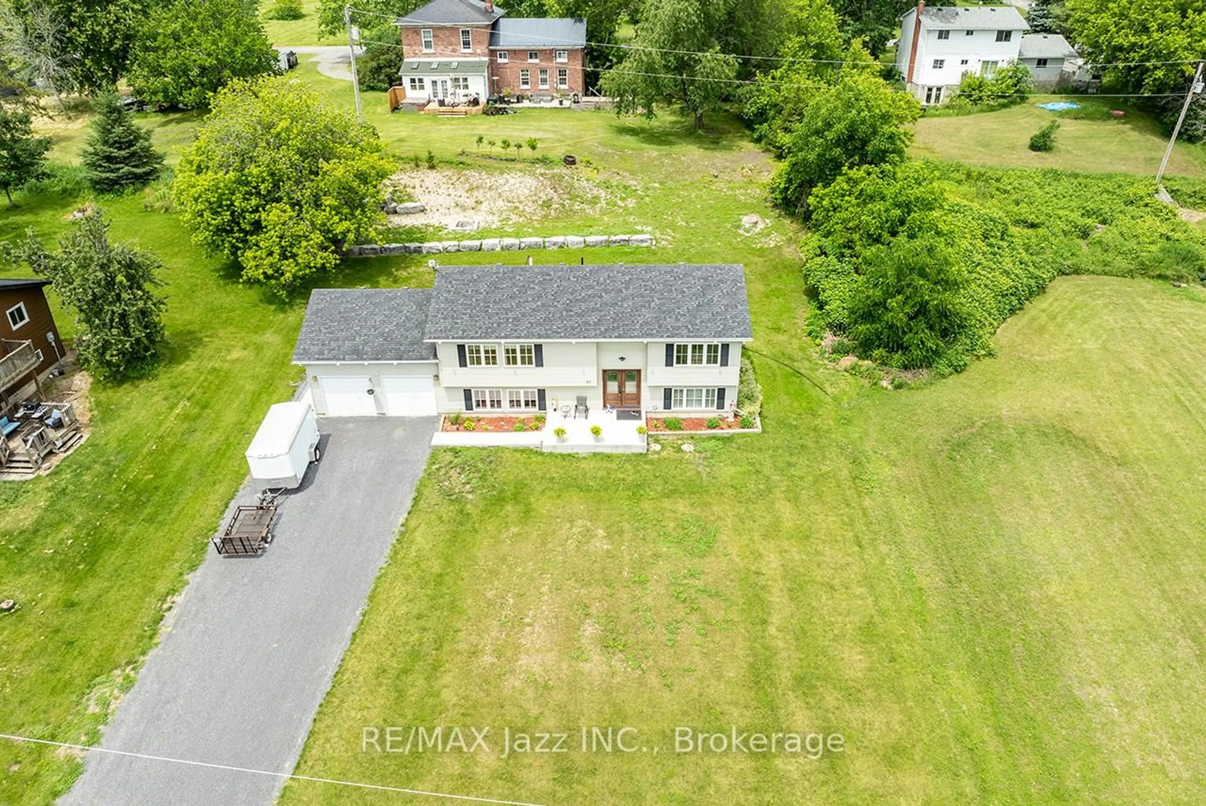 A pic from outside/outdoor area/front of a property/back of a property/a pic from drone, water/lake/river/ocean view for 23 Bayview Dr, Napanee Ontario K7R 3K8
