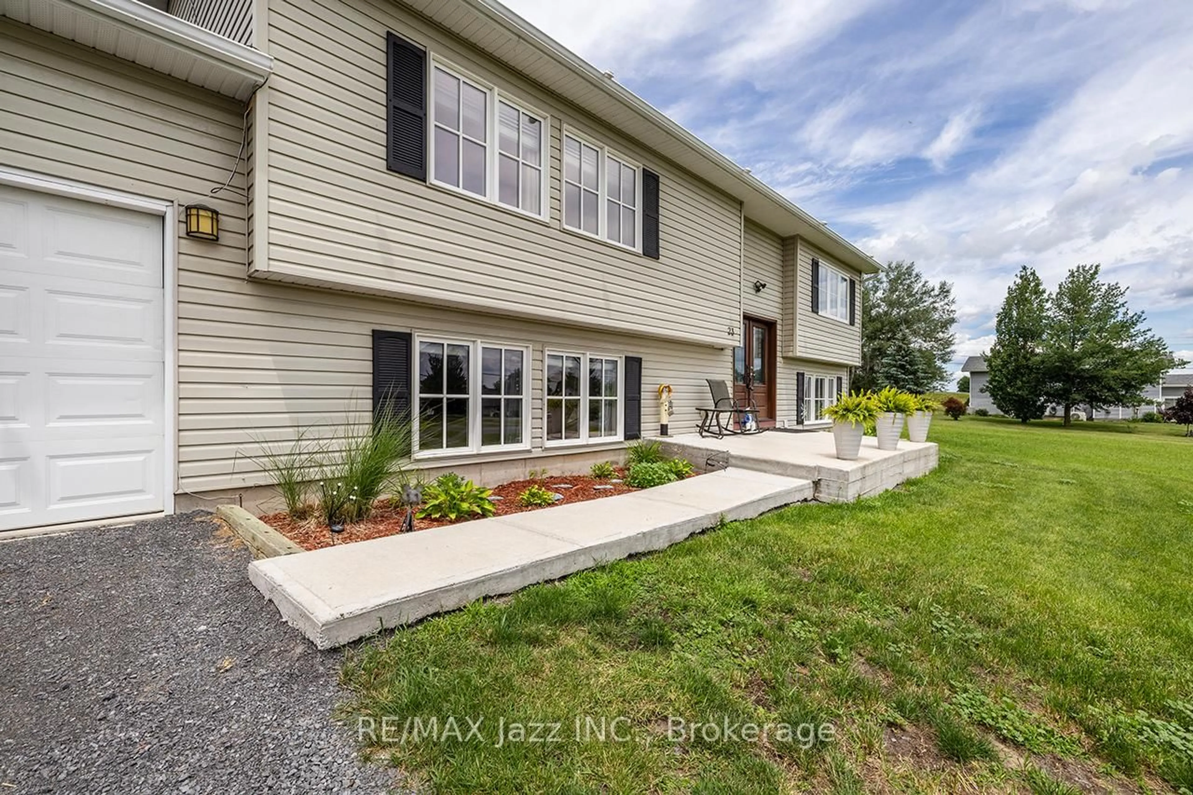 Unknown for 23 Bayview Dr, Napanee Ontario K7R 3K8