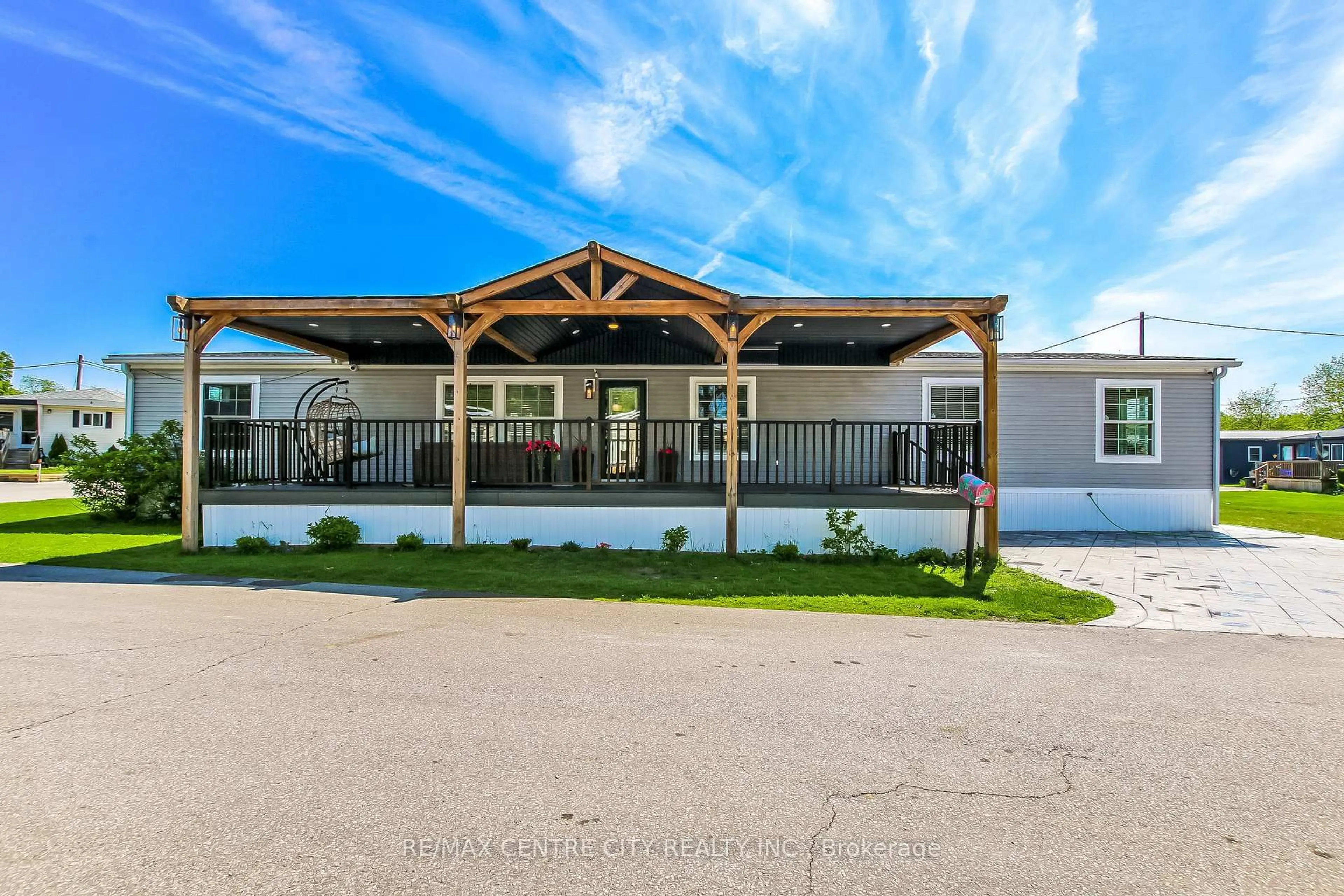Patio, unknown for 198 Springbank Dr #201, London South Ontario N6J 1G1