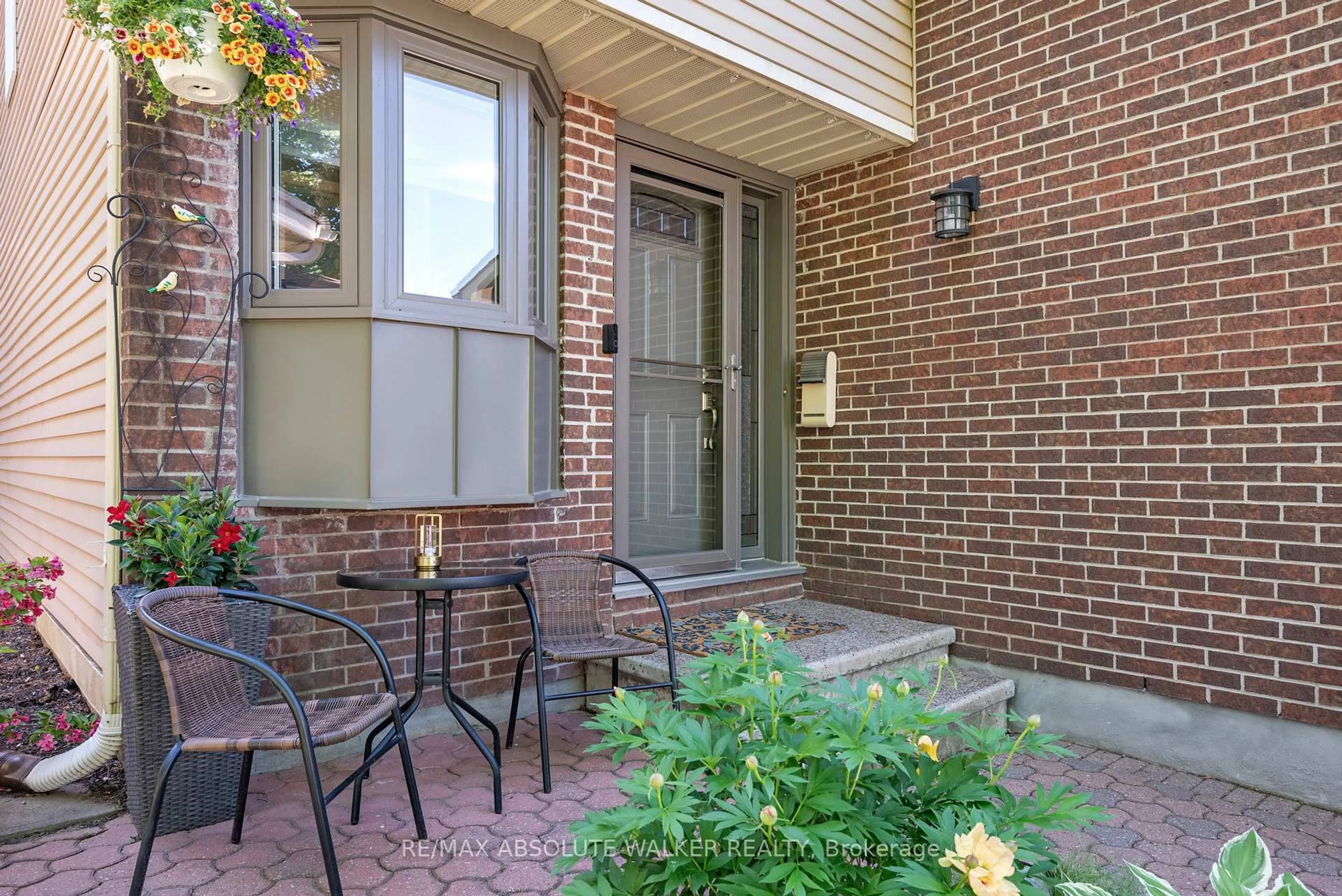 Patio, street for 1546 Meadowfield Pl, Orleans Ontario K1C 5V9