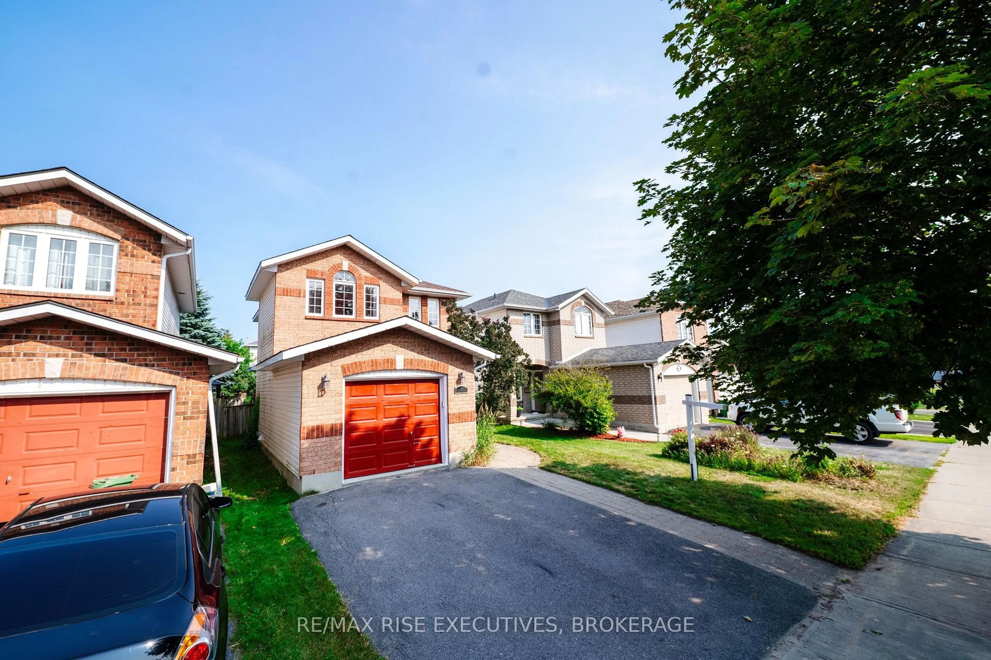 A pic from outside/outdoor area/front of a property/back of a property/a pic from drone, street for 1344 Thornwood Cres, Kingston Ontario K7P 3B5
