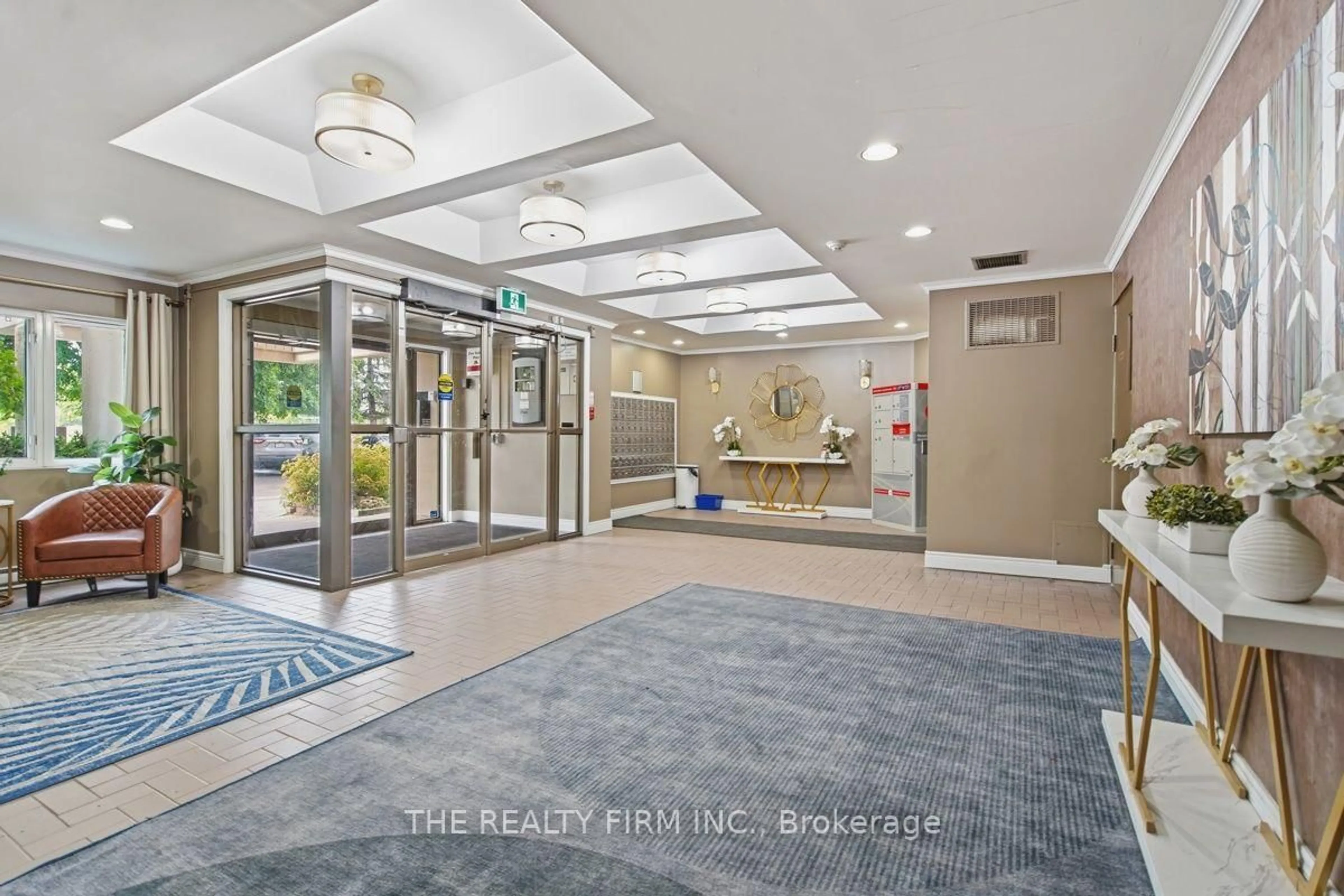 Indoor foyer for 858 Commissioners Rd #1206, London South Ontario N6C 5Y5