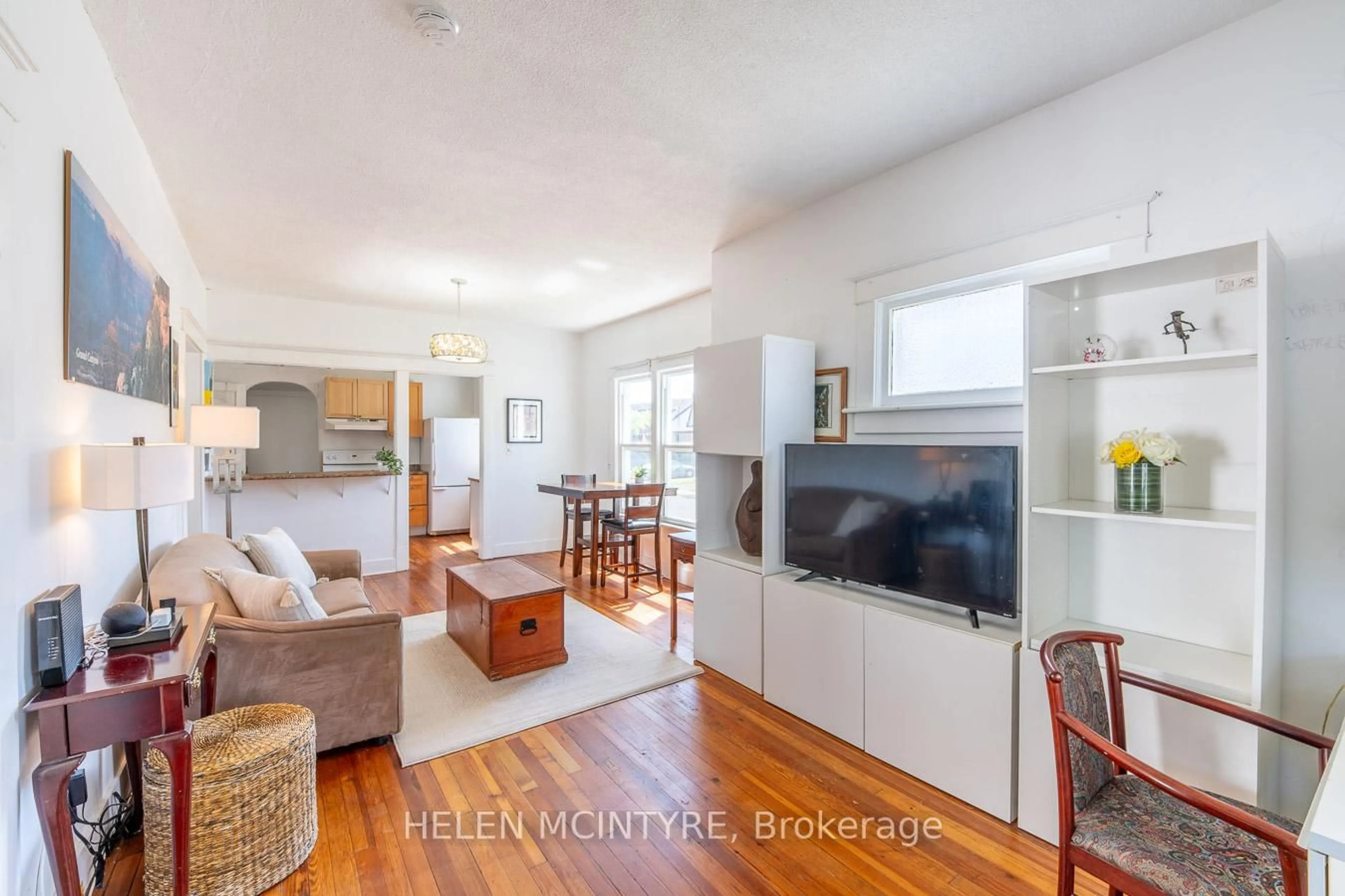 Living room with furniture, unknown for 5012 Morrison St, Niagara Falls Ontario L2E 2C6
