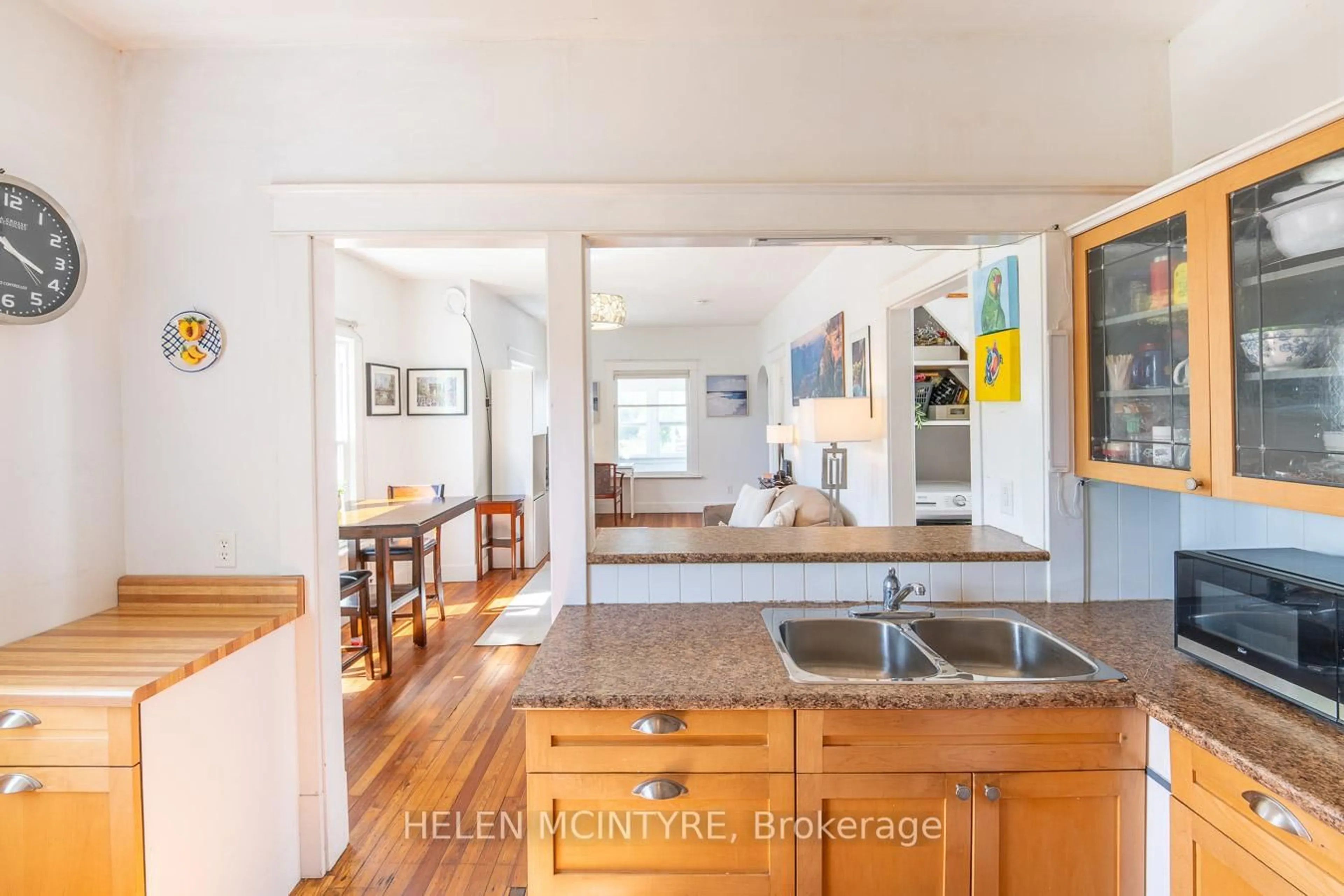 Open concept kitchen, unknown for 5012 Morrison St, Niagara Falls Ontario L2E 2C6