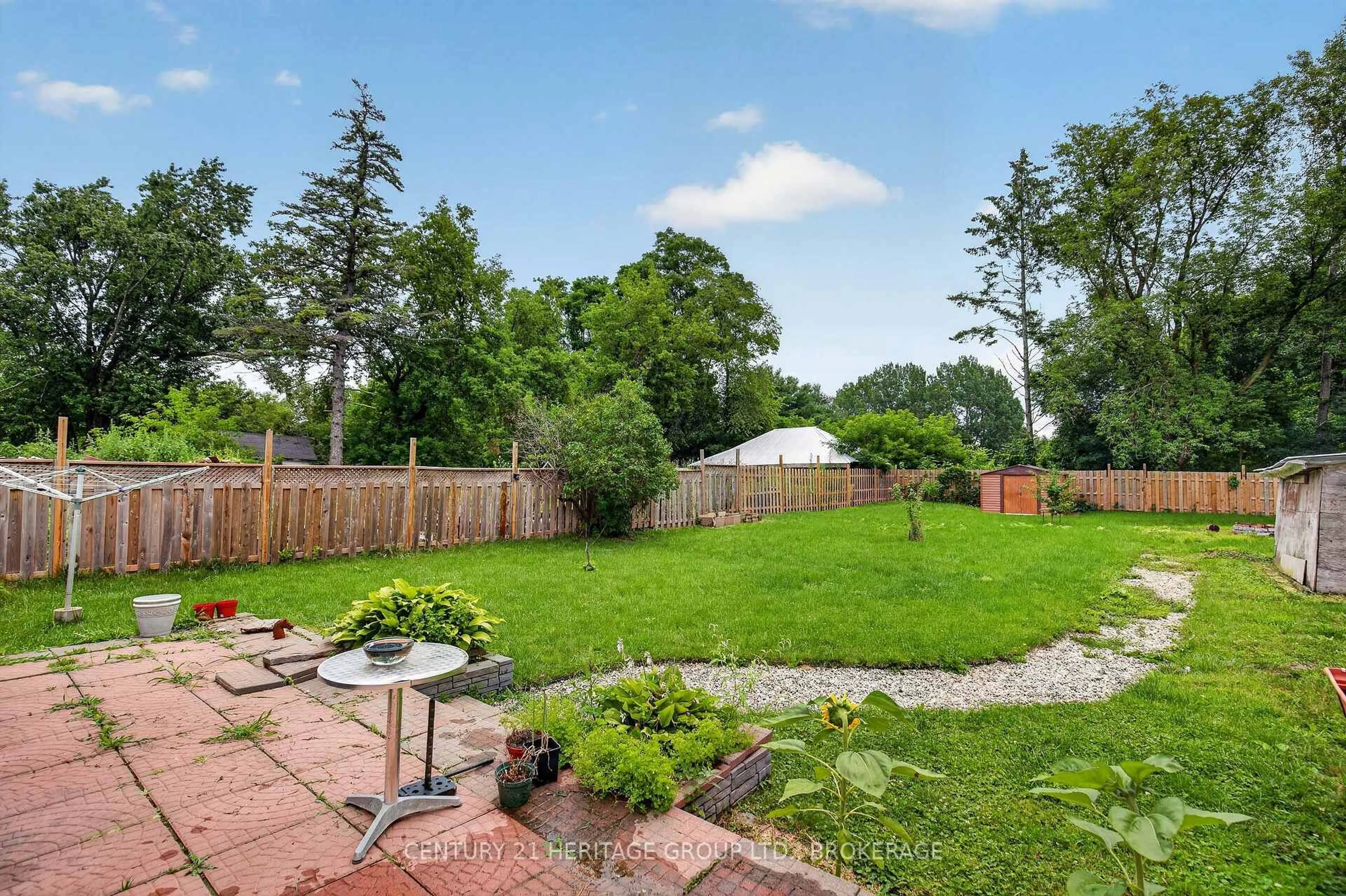 Patio, unknown for 6756 Hwy 38 Highway, Verona Ontario K0H 2W0