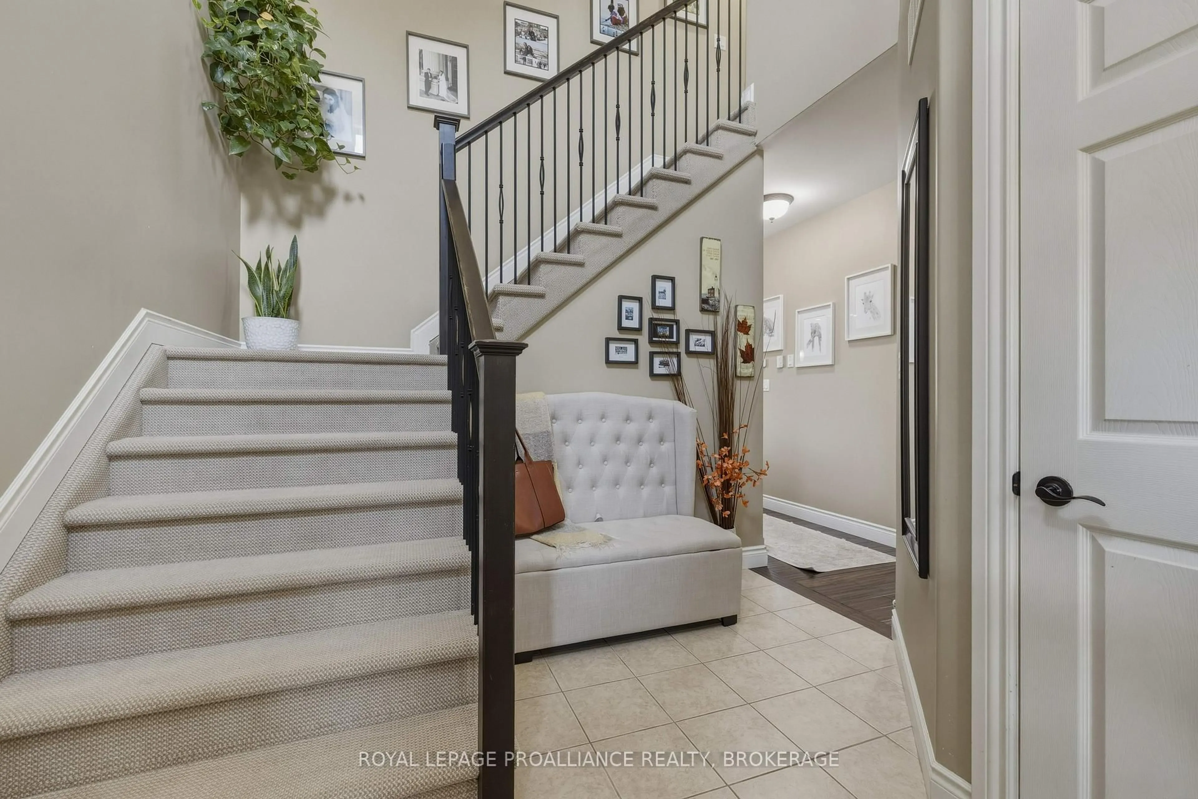 Indoor entryway for 92 Windermere Blvd, Bath Ontario K0H 1G0