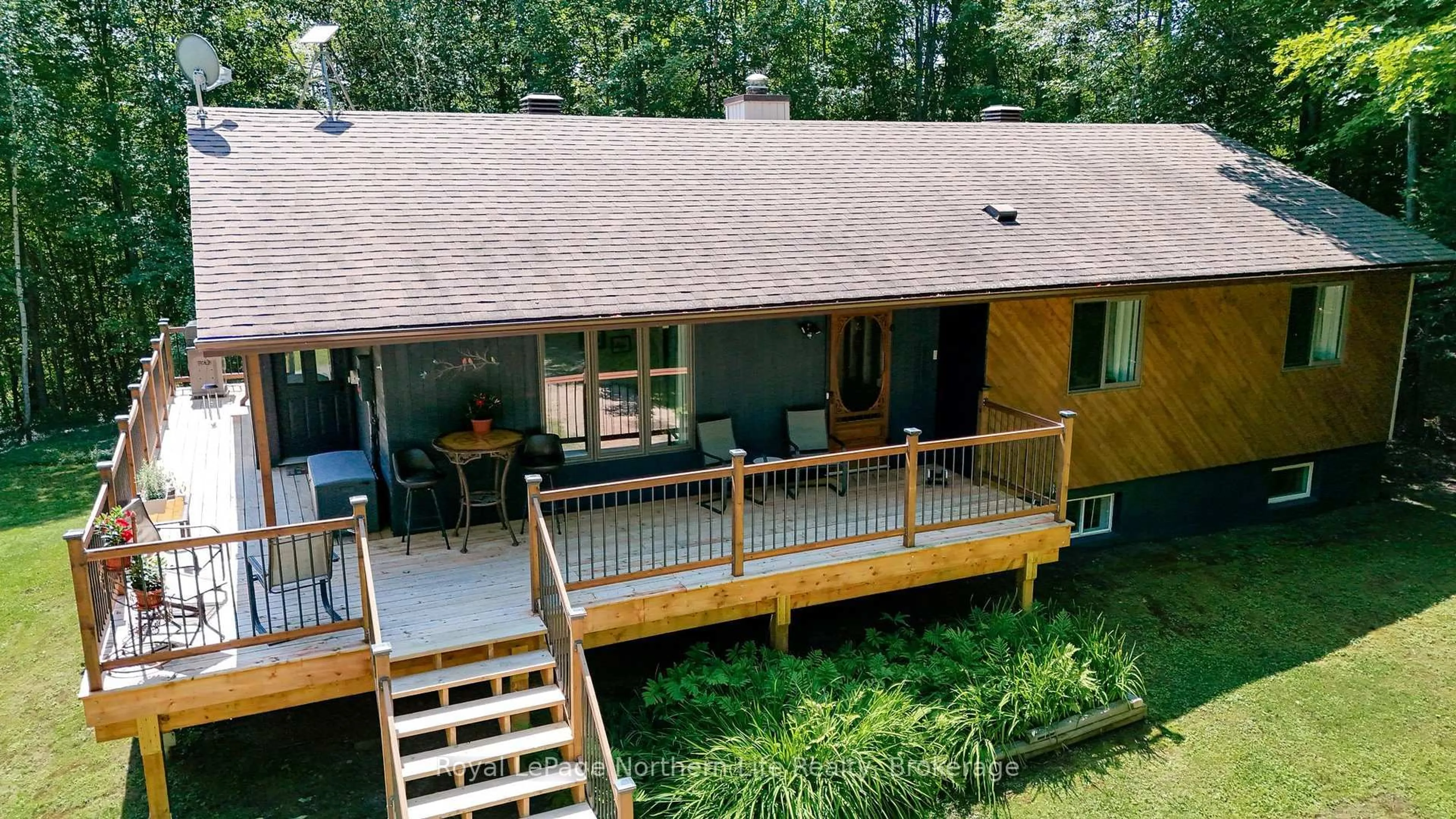 A pic from outside/outdoor area/front of a property/back of a property/a pic from drone, unknown for 106 Lakeview Crt, Bonfield Ontario P0H 1E0