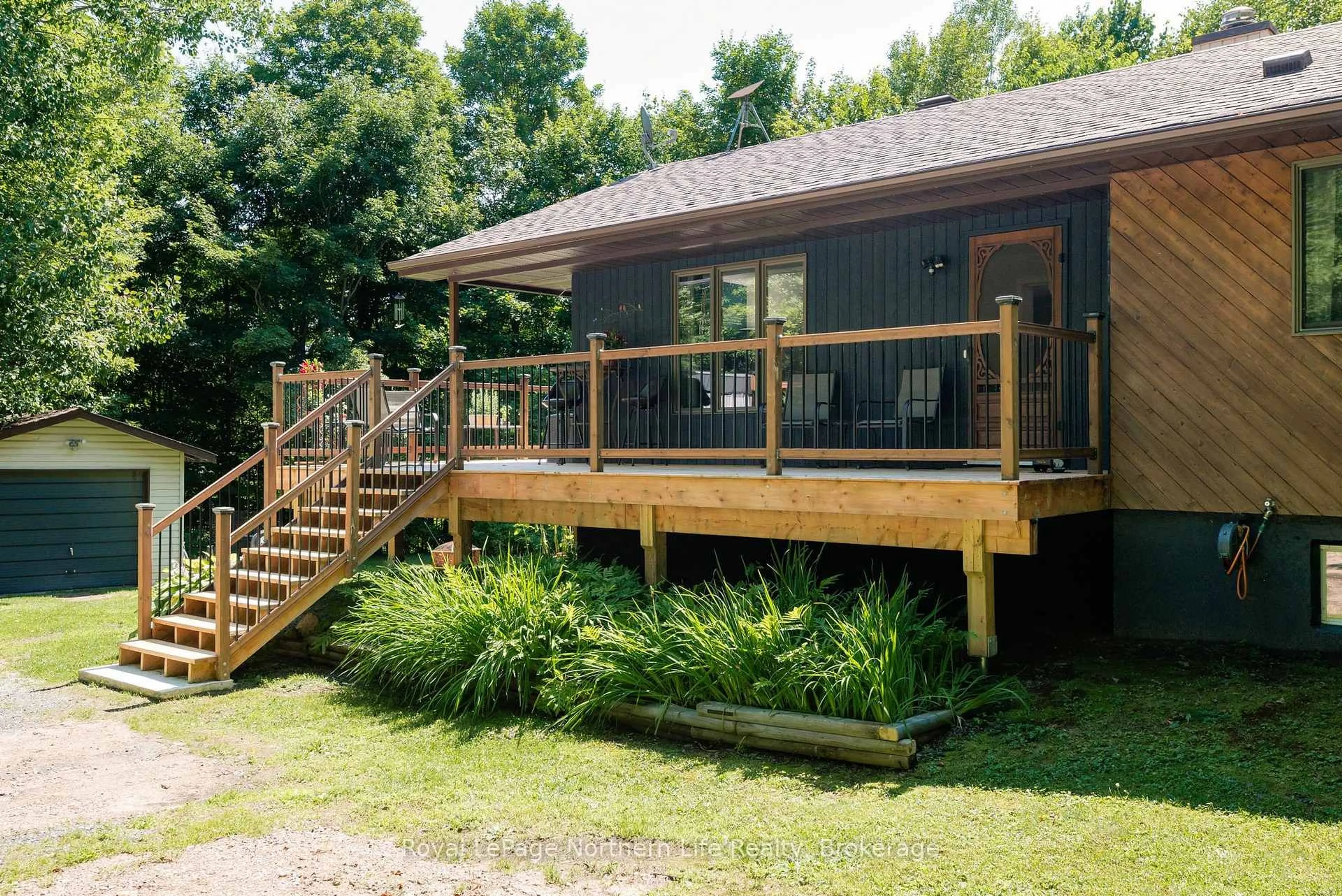 Patio, unknown for 106 Lakeview Crt, Bonfield Ontario P0H 1E0