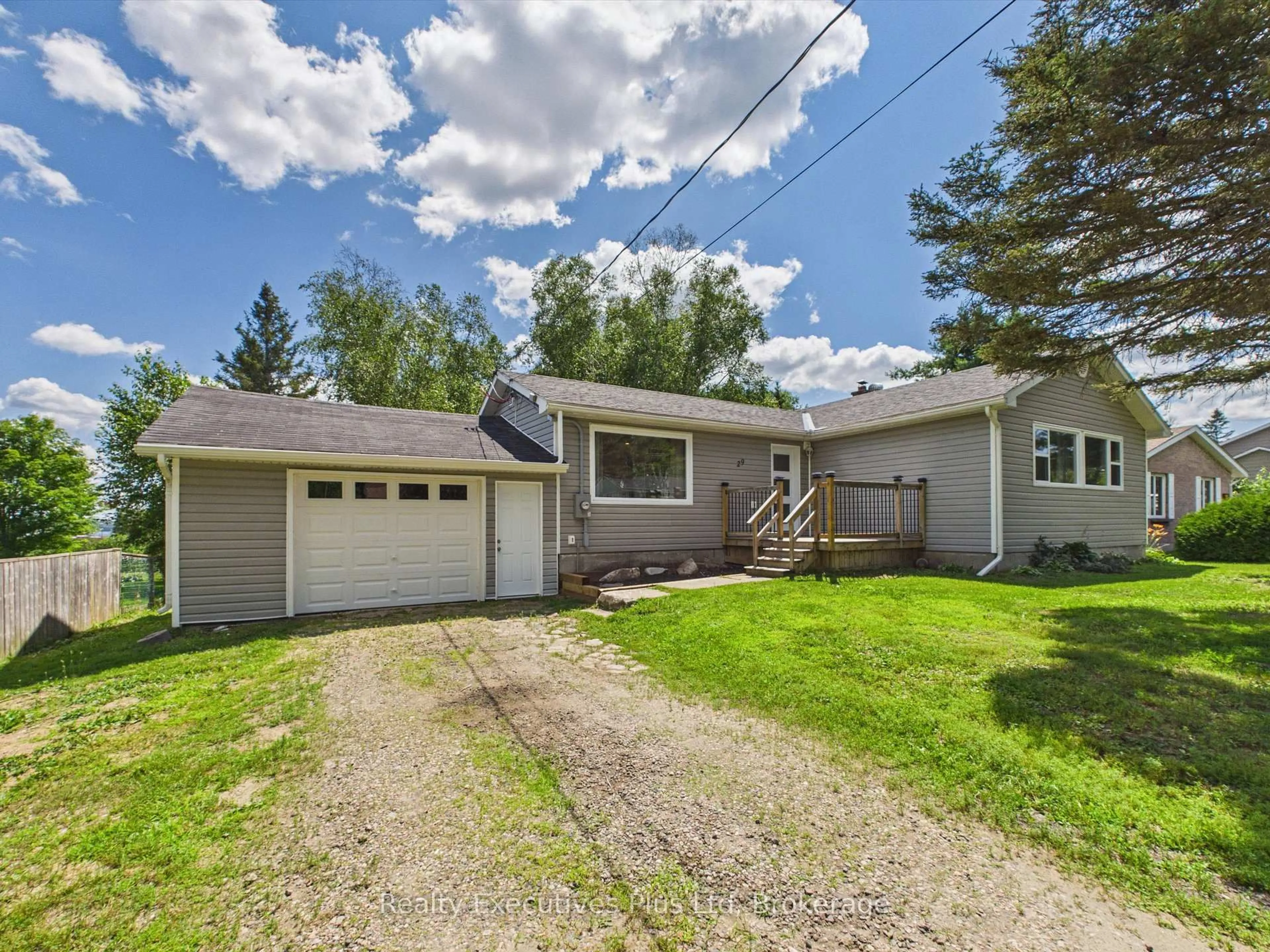 Unknown for 29 Queen St, Sundridge Ontario P0A 1Z0