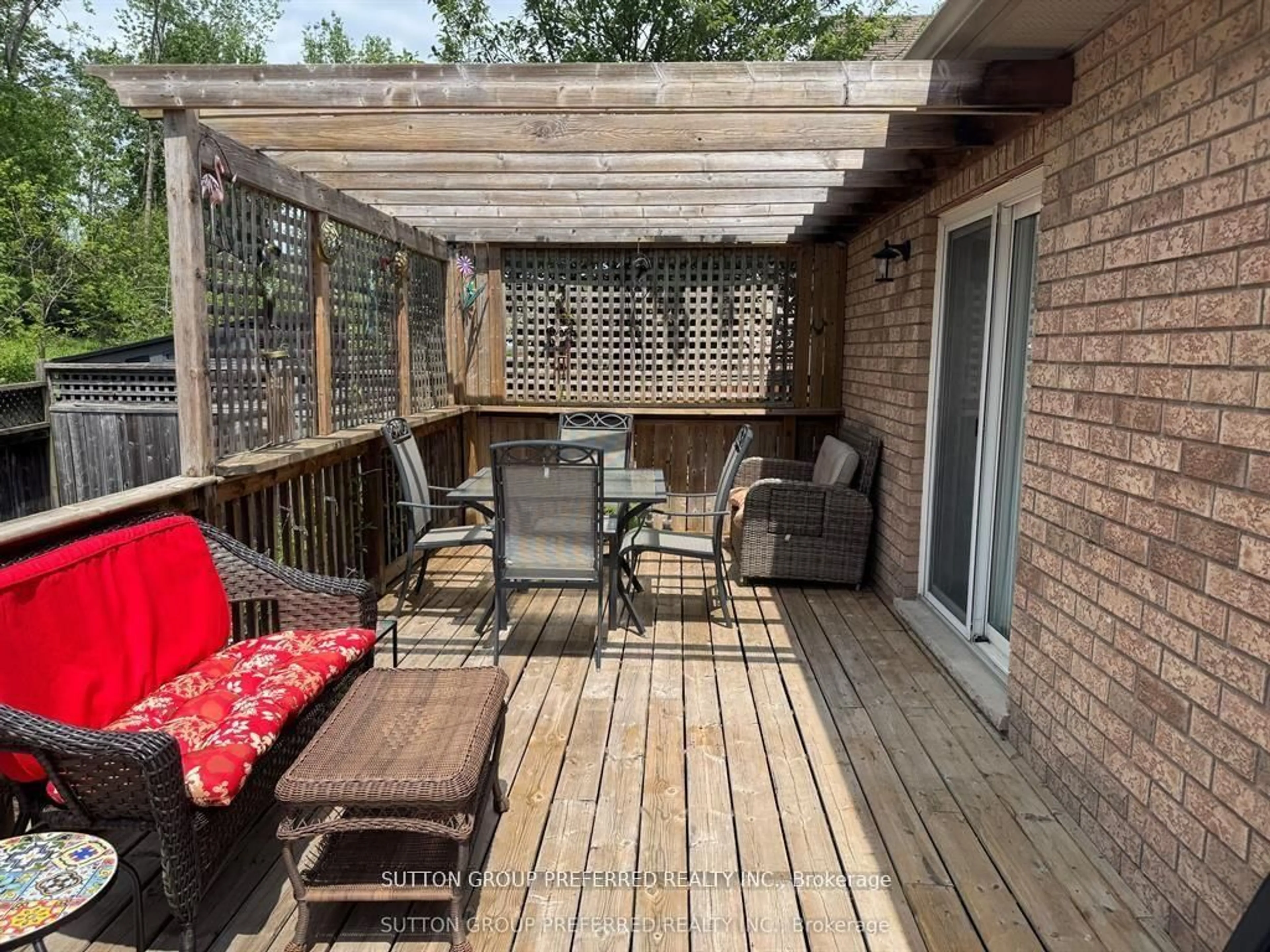 Patio, street for 284 Exmouth Circ, London East Ontario N5V 5G6