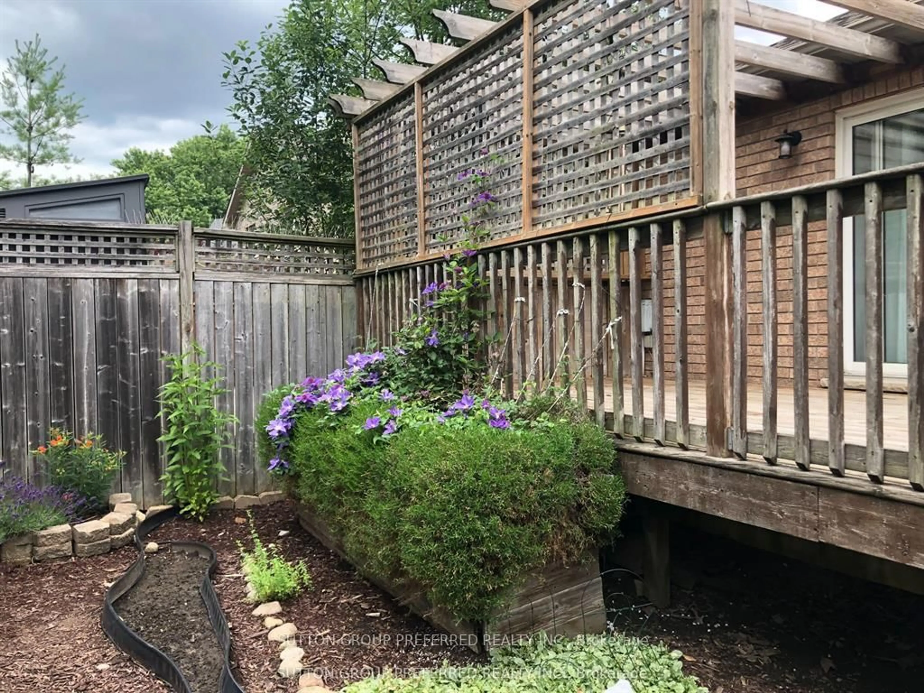 Patio, unknown for 284 Exmouth Circ, London East Ontario N5V 5G6