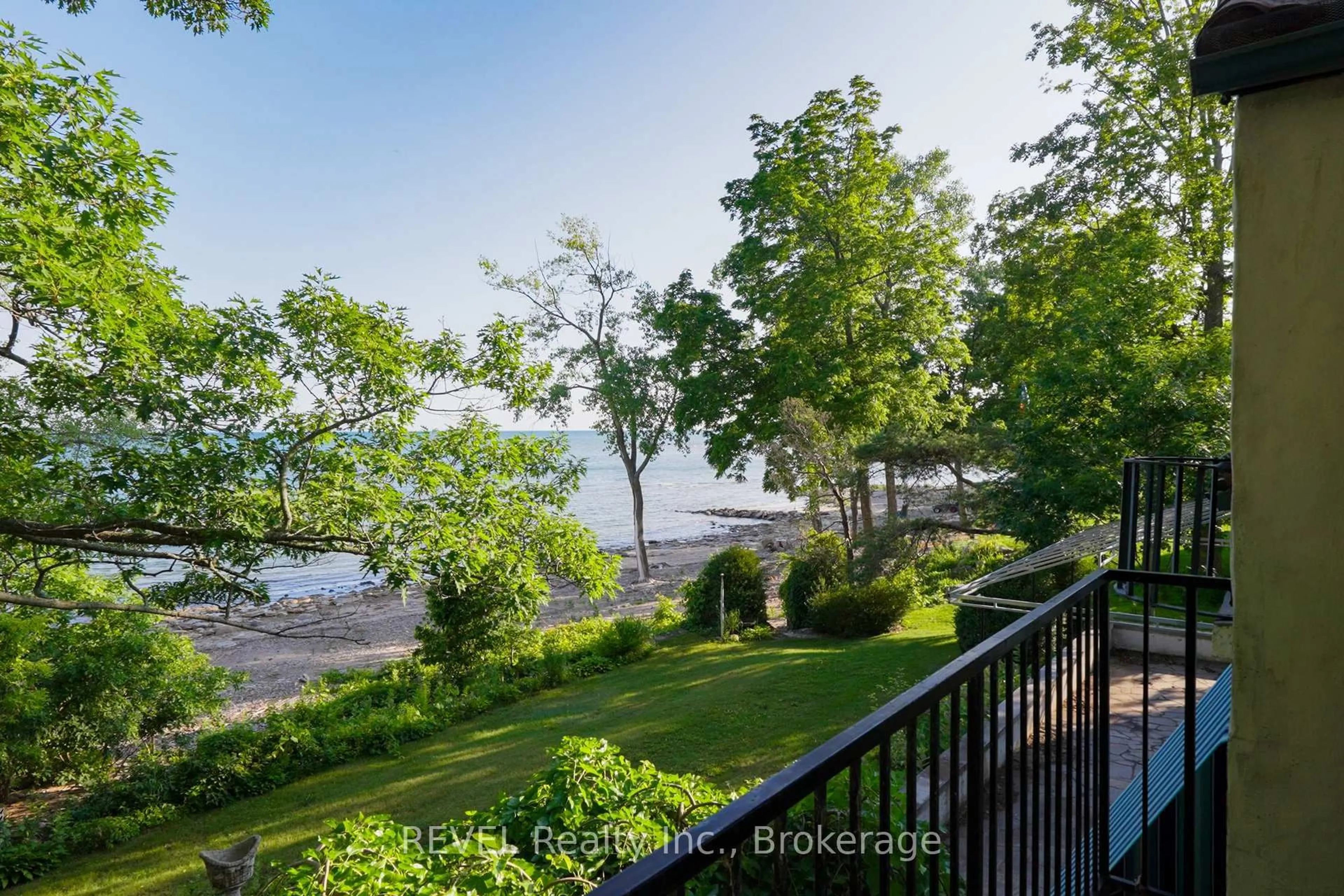 A pic from outside/outdoor area/front of a property/back of a property/a pic from drone, water/lake/river/ocean view for 3307 Lakecrest Crt, Fort Erie Ontario L0S 1N0