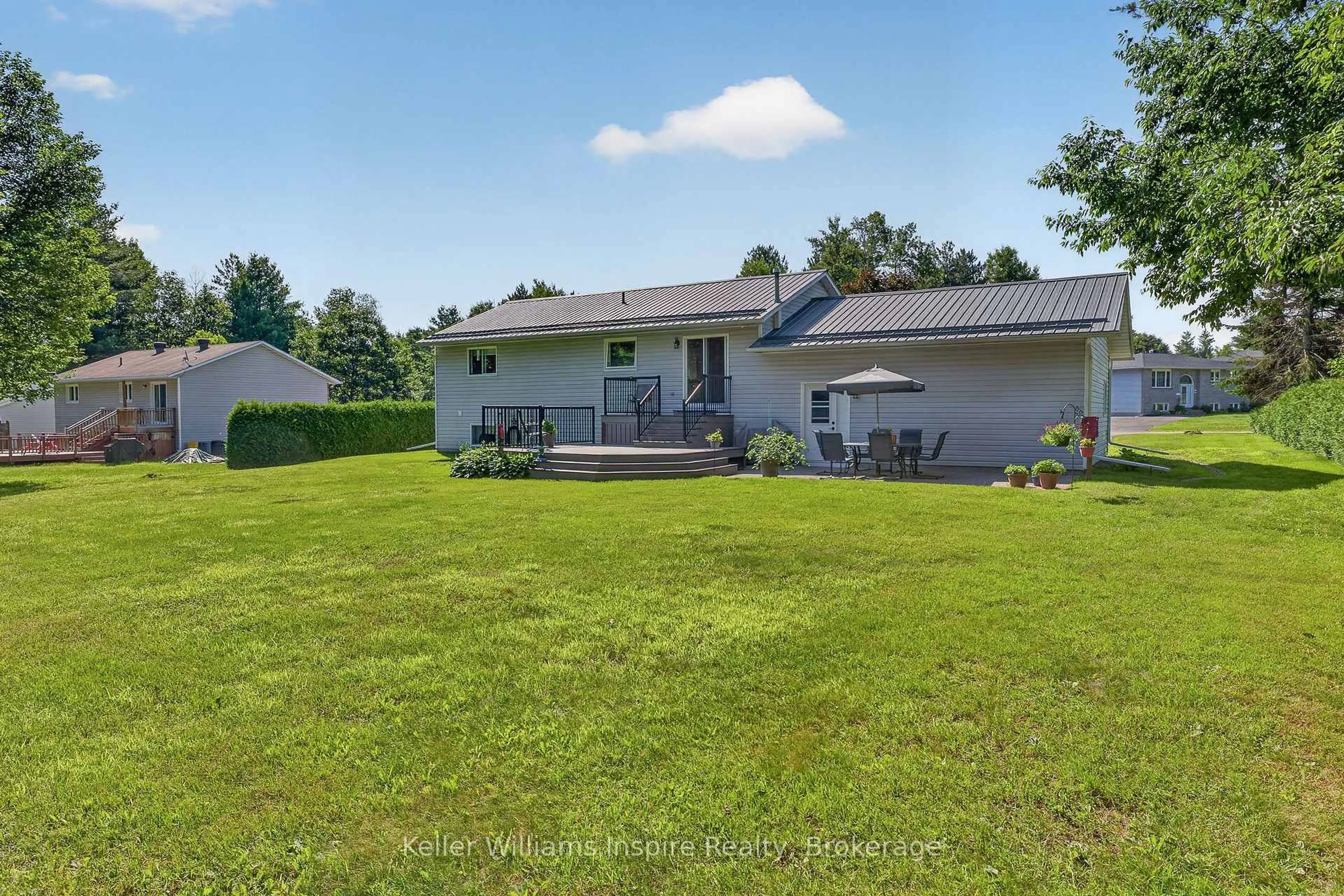 A pic from outside/outdoor area/front of a property/back of a property/a pic from drone, unknown for 12 Jamie Cres, Petawawa Ontario K8H 3N2