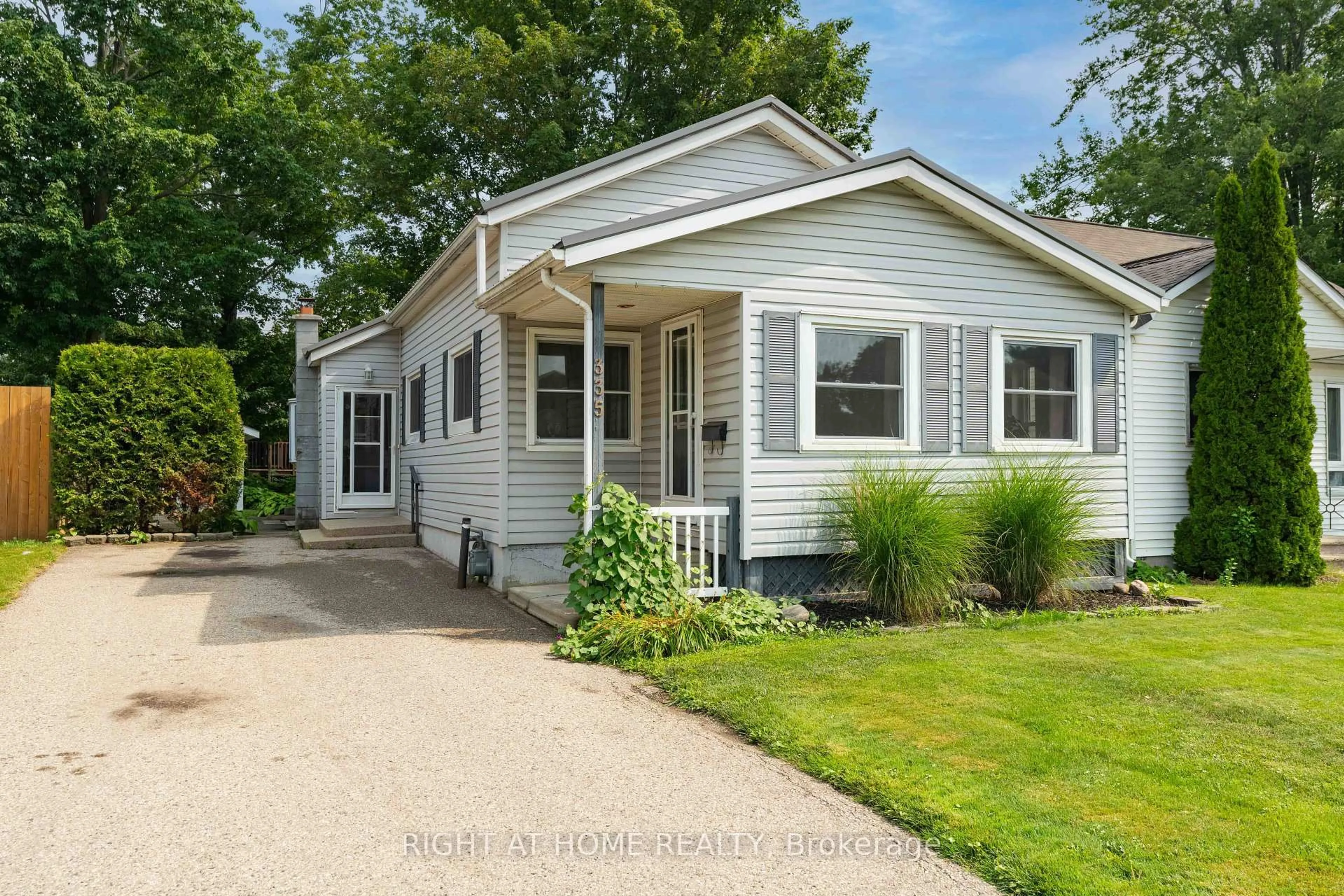 Home with vinyl exterior material, street for 335 Talbot St, Aylmer Ontario N5H 1J1