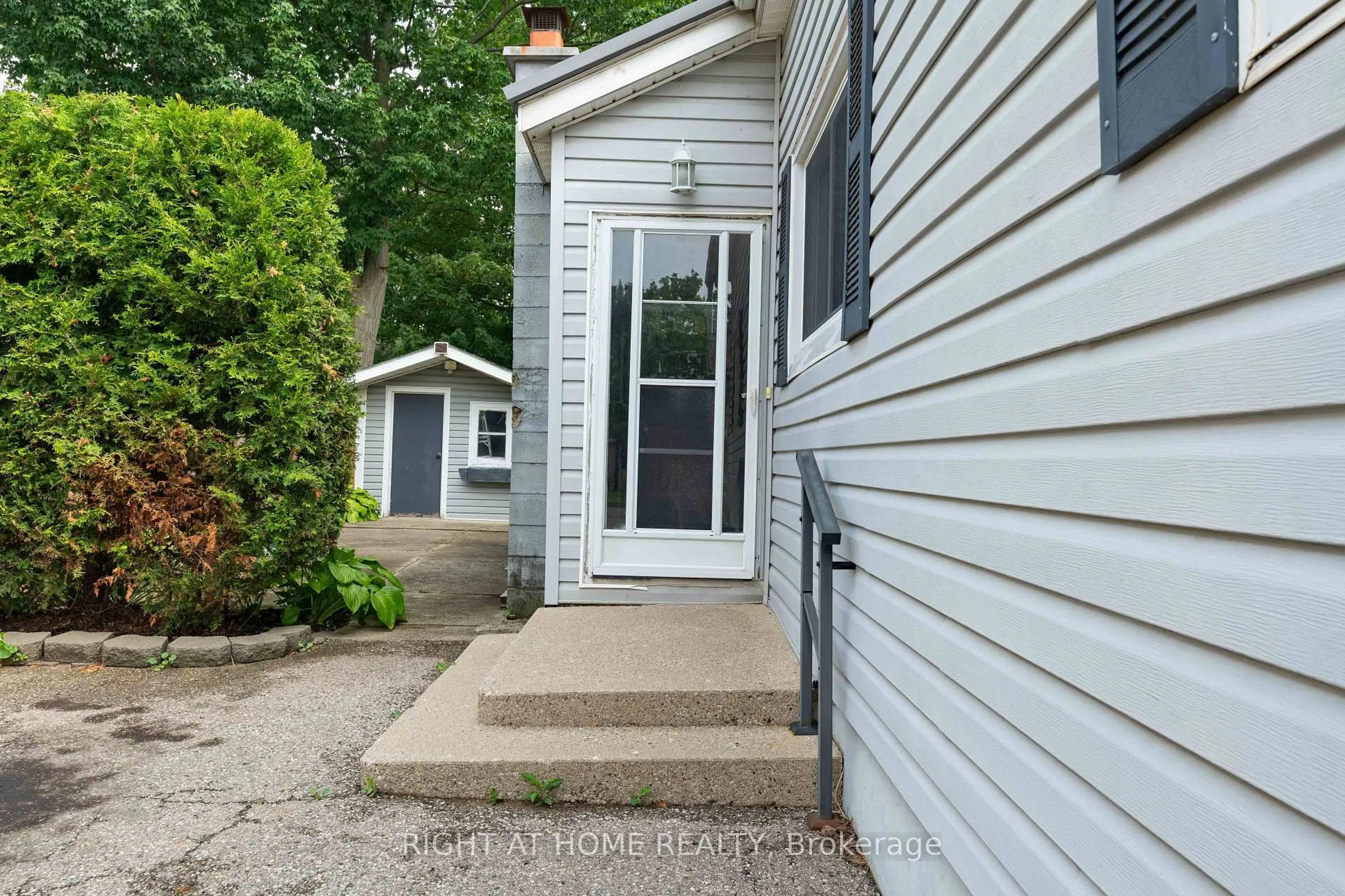 Unknown for 335 Talbot St, Aylmer Ontario N5H 1J1