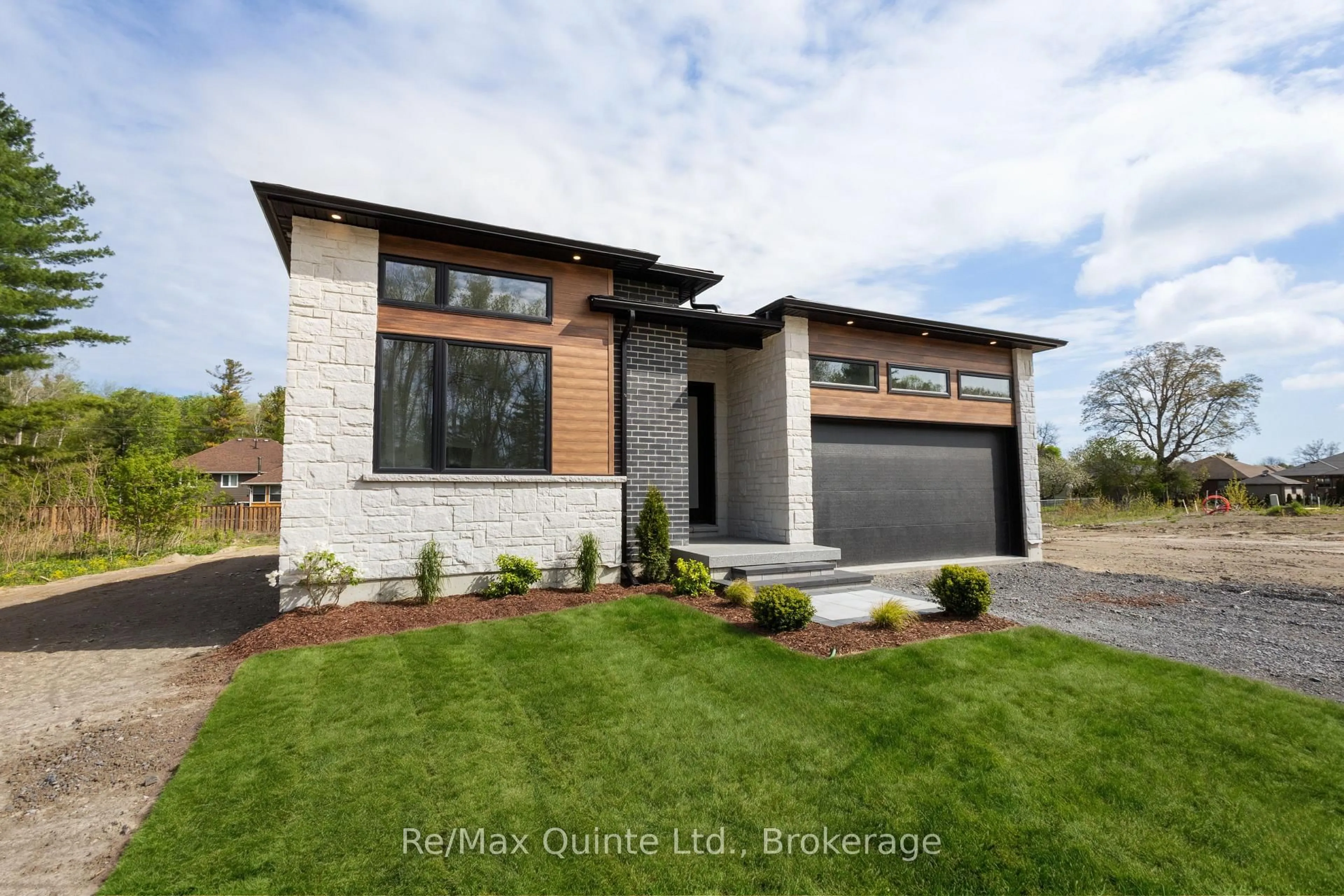 Home with brick exterior material, street for 27 Exeter Crt, Ingleside Ontario K8V 5P4