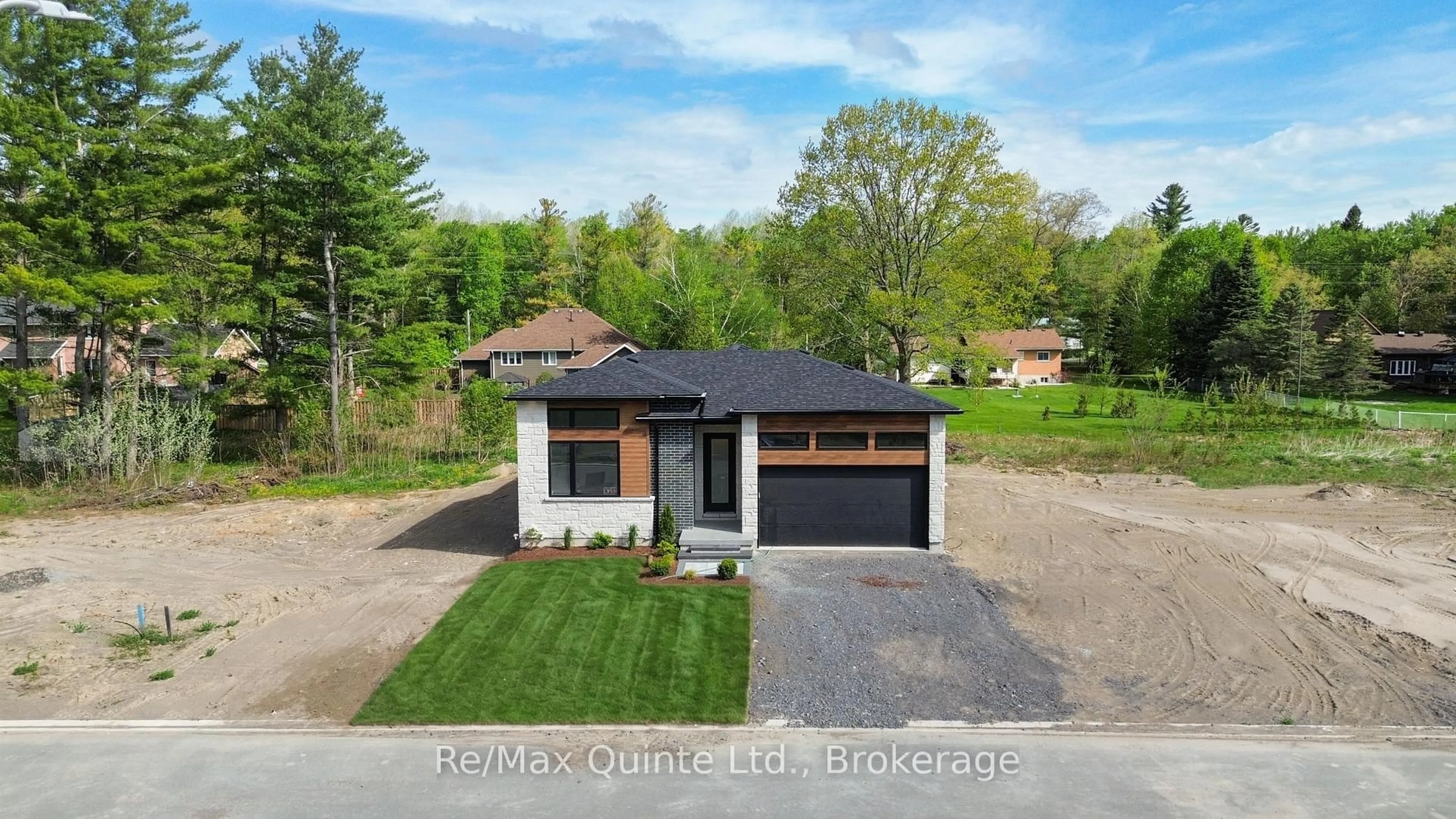 A pic from outside/outdoor area/front of a property/back of a property/a pic from drone, street for 27 Exeter Crt, Ingleside Ontario K8V 5P4