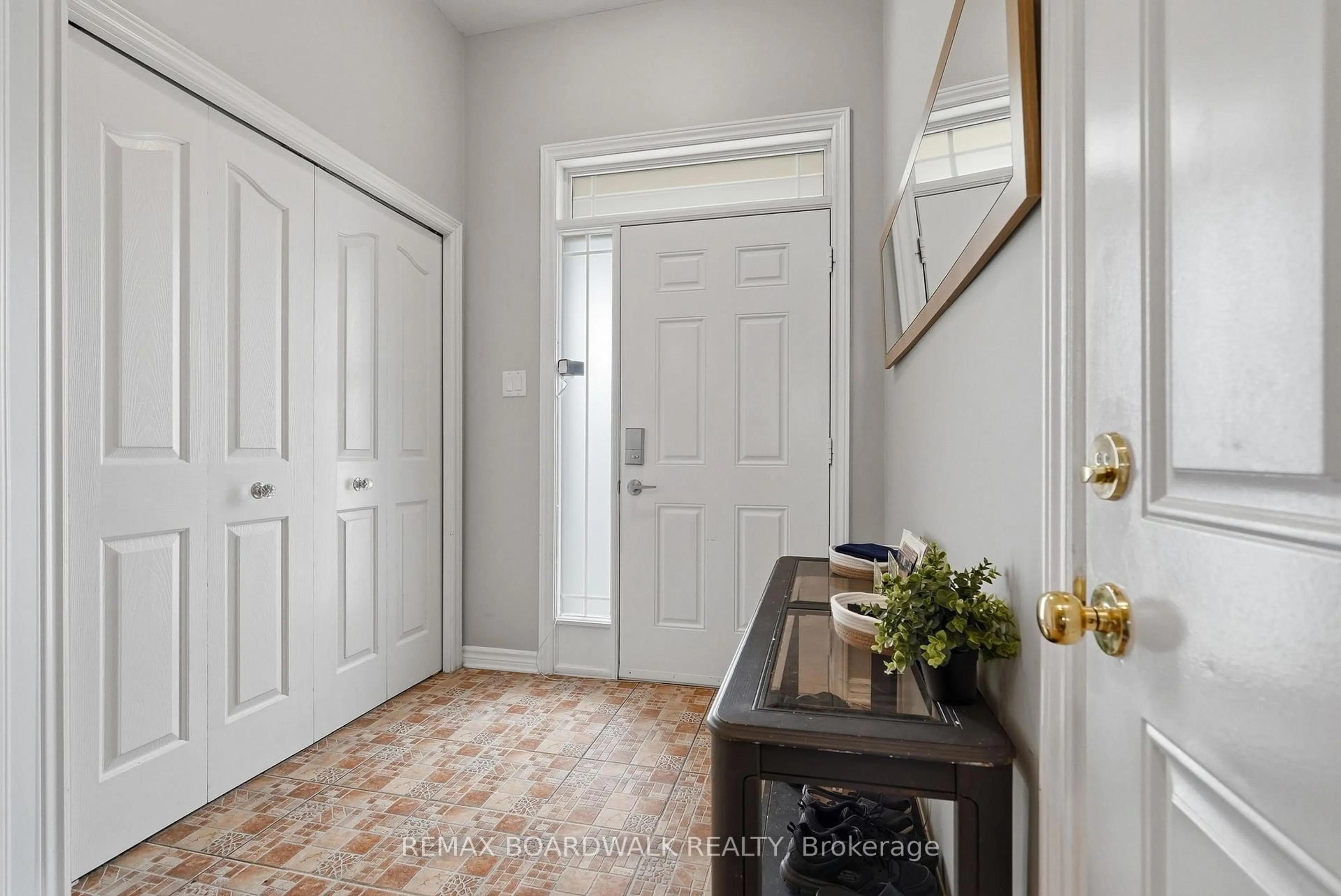 Indoor entryway for 617 Spikemoss Pl, Ottawa Ontario K4A 0C9