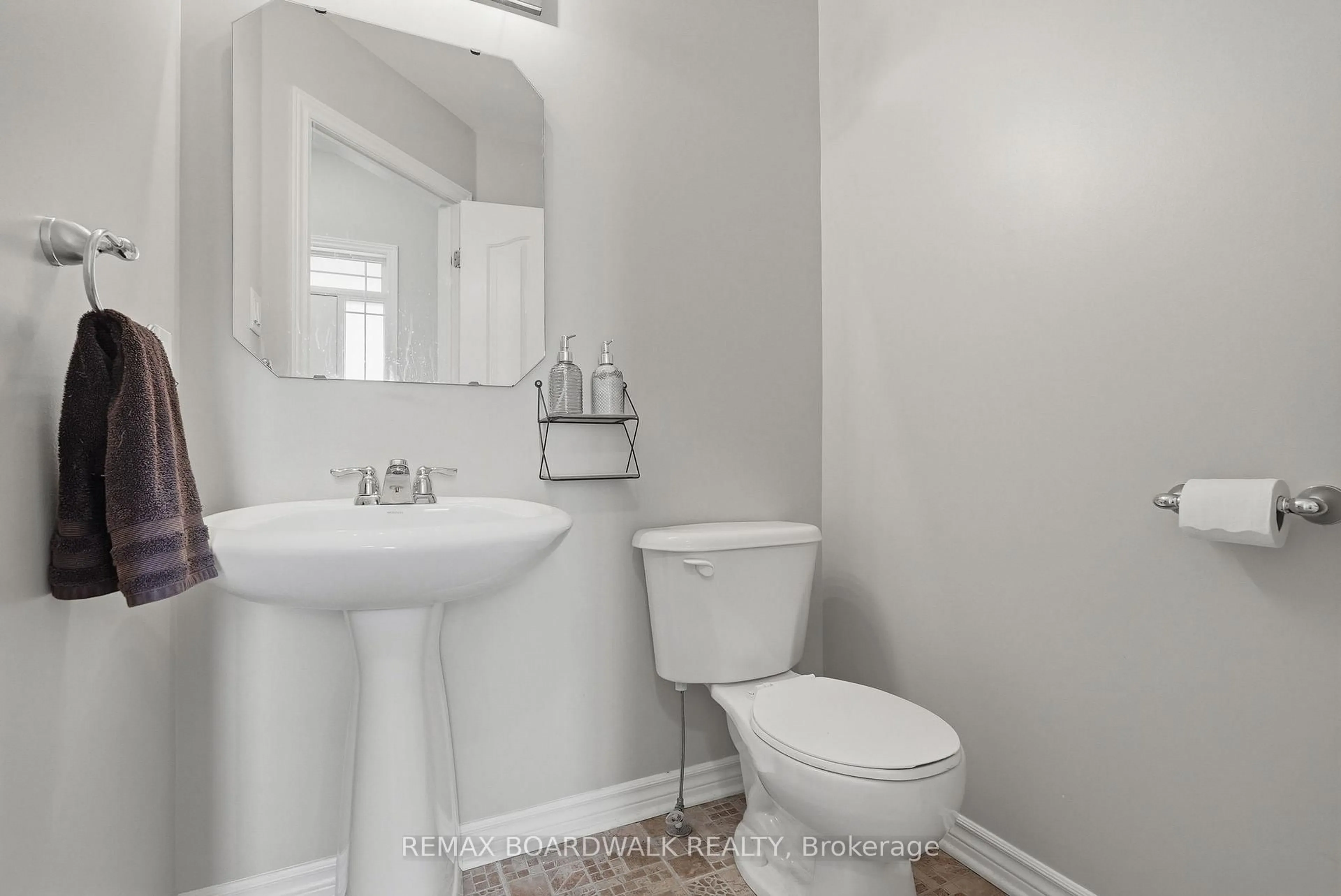 Standard bathroom, ceramic/tile floor for 617 Spikemoss Pl, Ottawa Ontario K4A 0C9