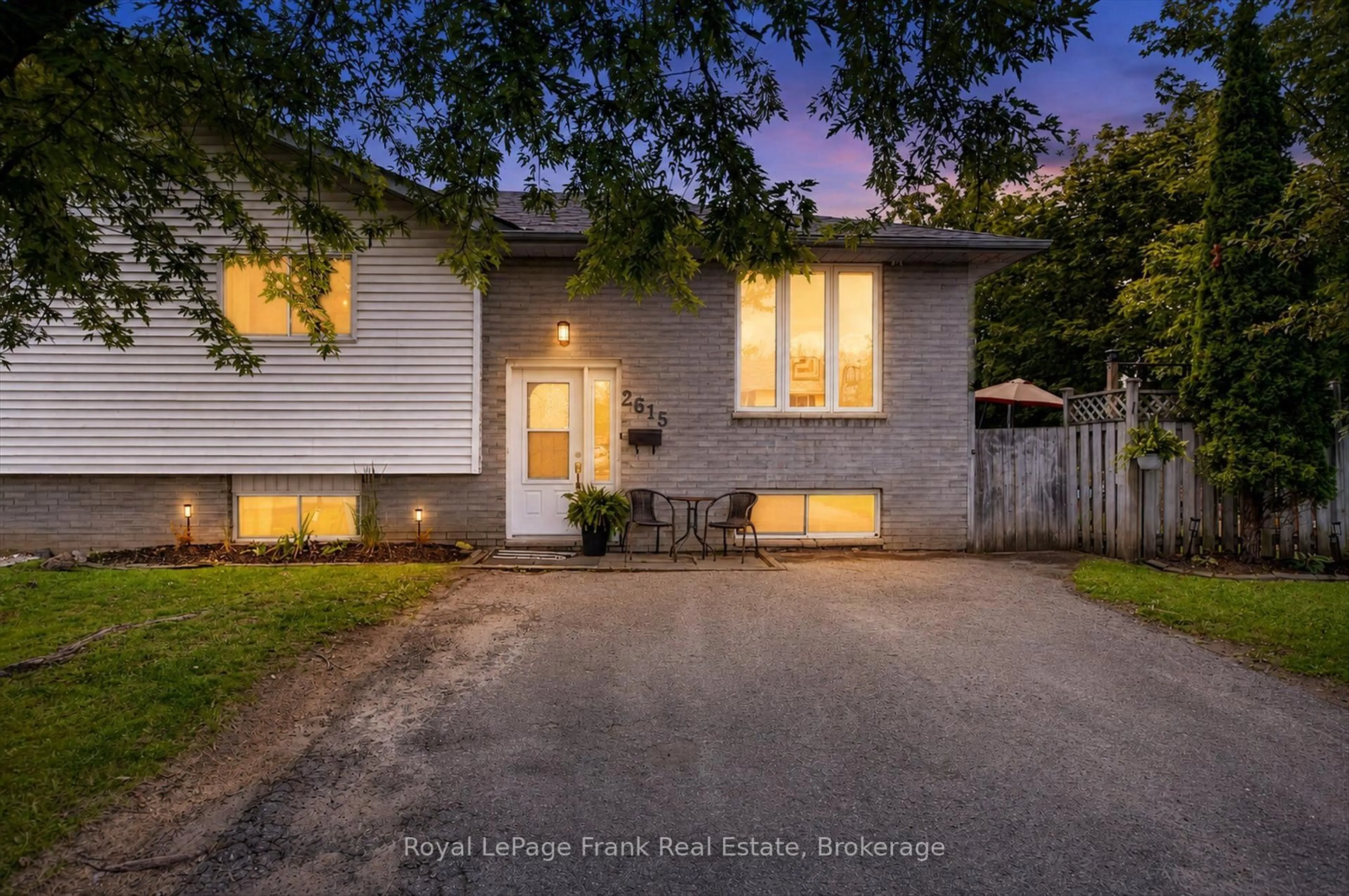 A pic from outside/outdoor area/front of a property/back of a property/a pic from drone, street for 2615 Foxmeadow Rd, Peterborough Ontario K9L 1X3