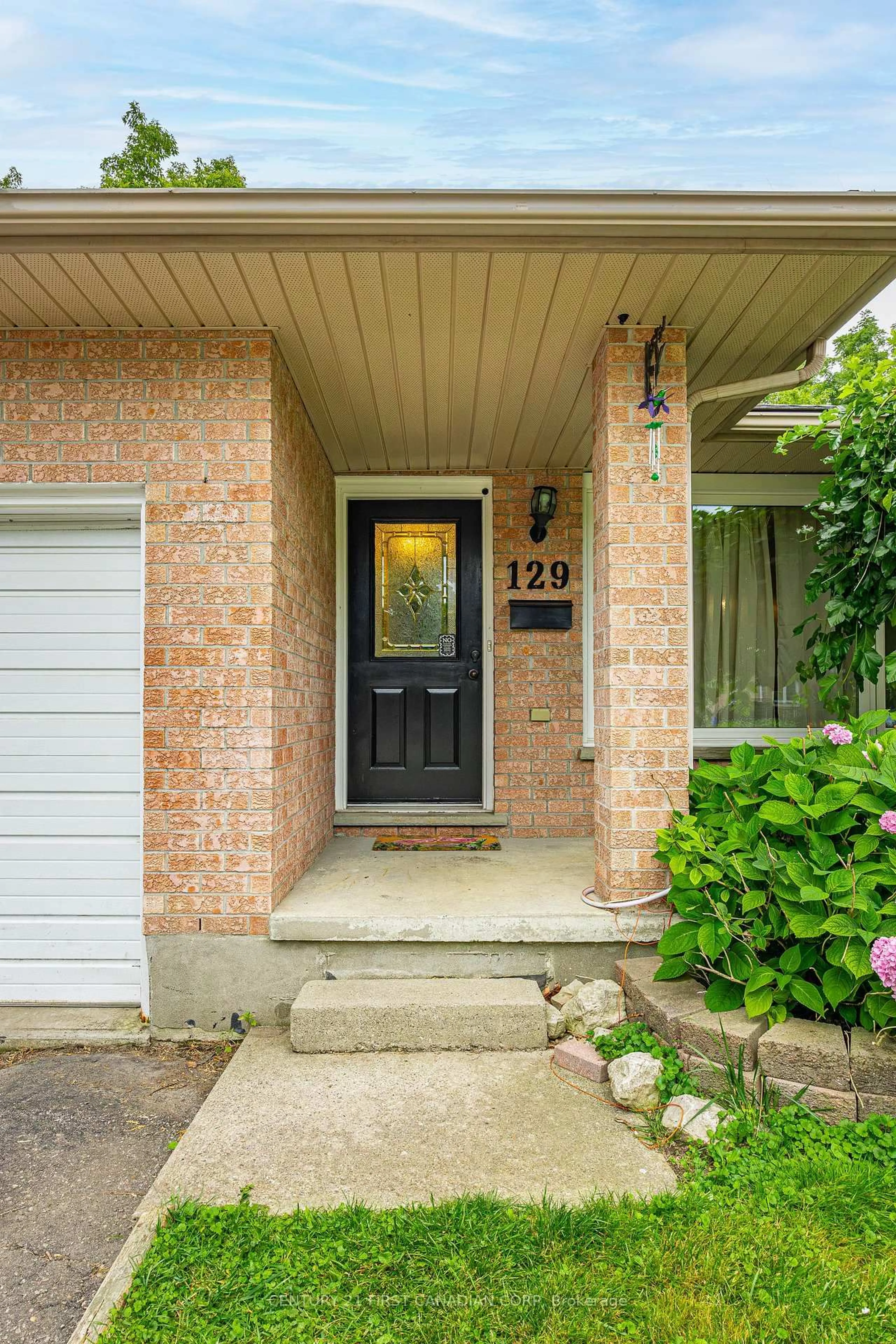 Indoor entryway for 129 Langarth St, London South Ontario N6J 1P7
