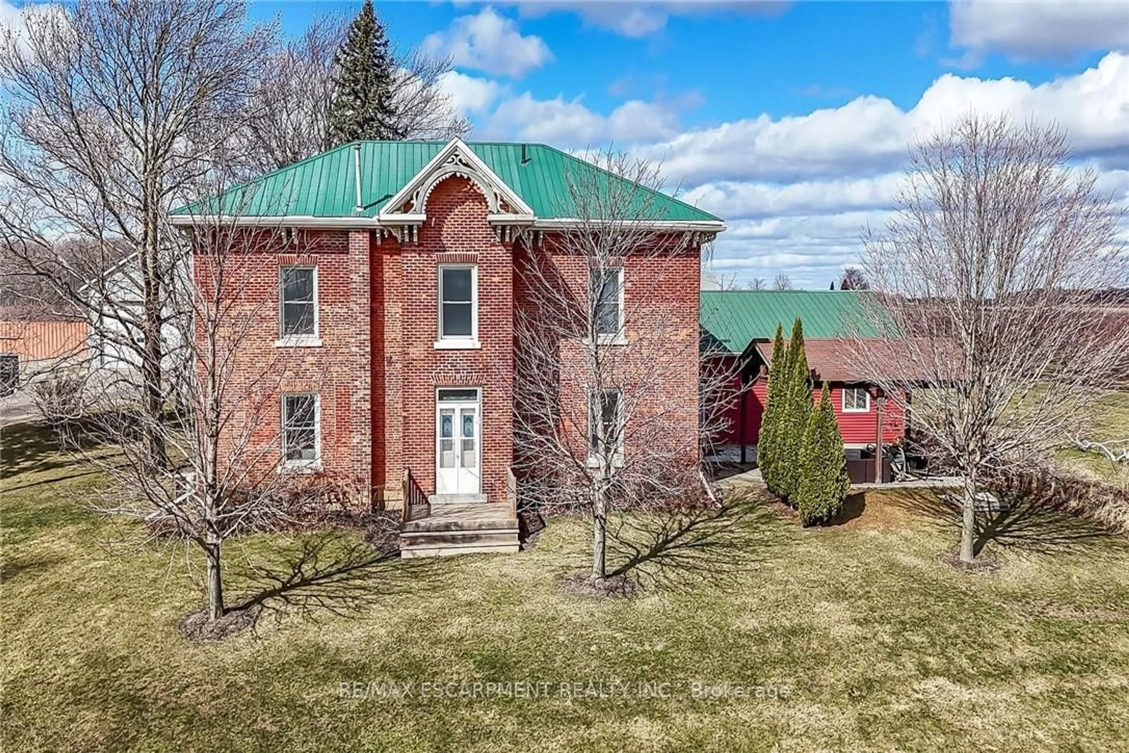 A pic from outside/outdoor area/front of a property/back of a property/a pic from drone, building for 903 Concession 13 Townsend Rd, Norfolk Ontario N3Y 4K3