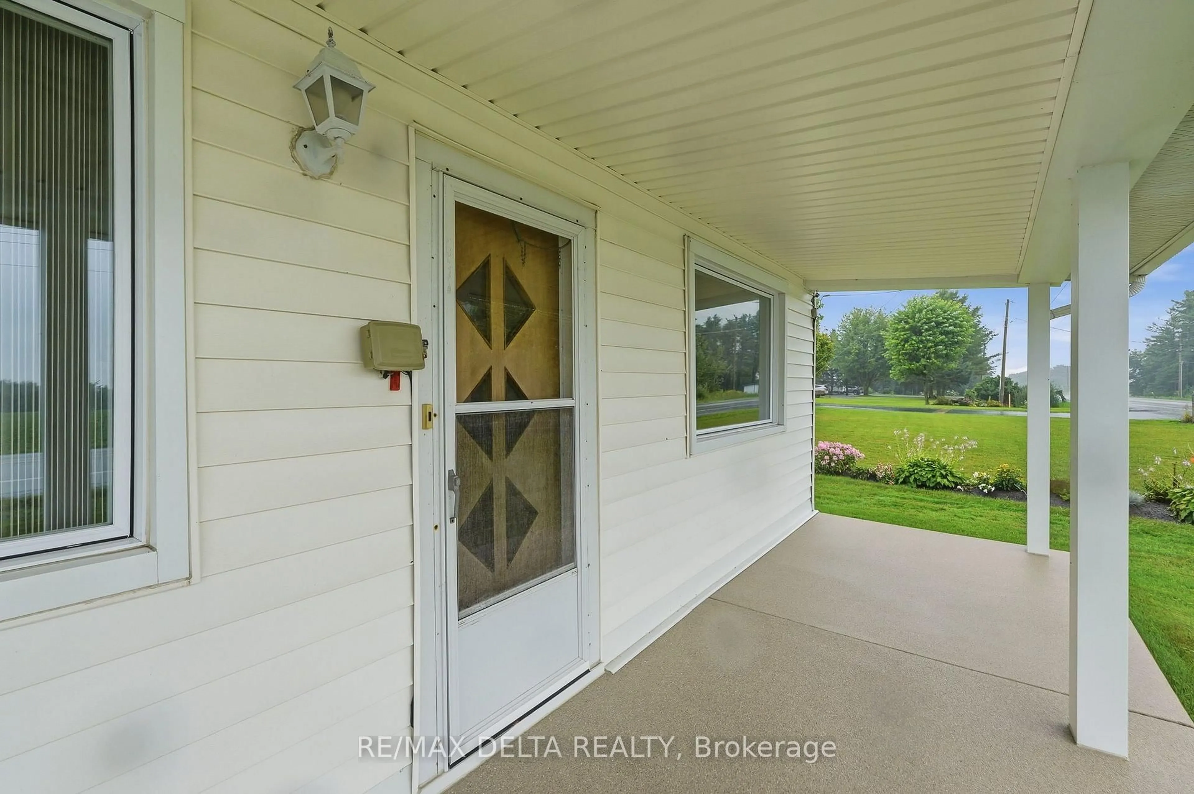 Indoor entryway for 4019 County Rd. 9 Rd, The Nation Ontario K0C 2B0