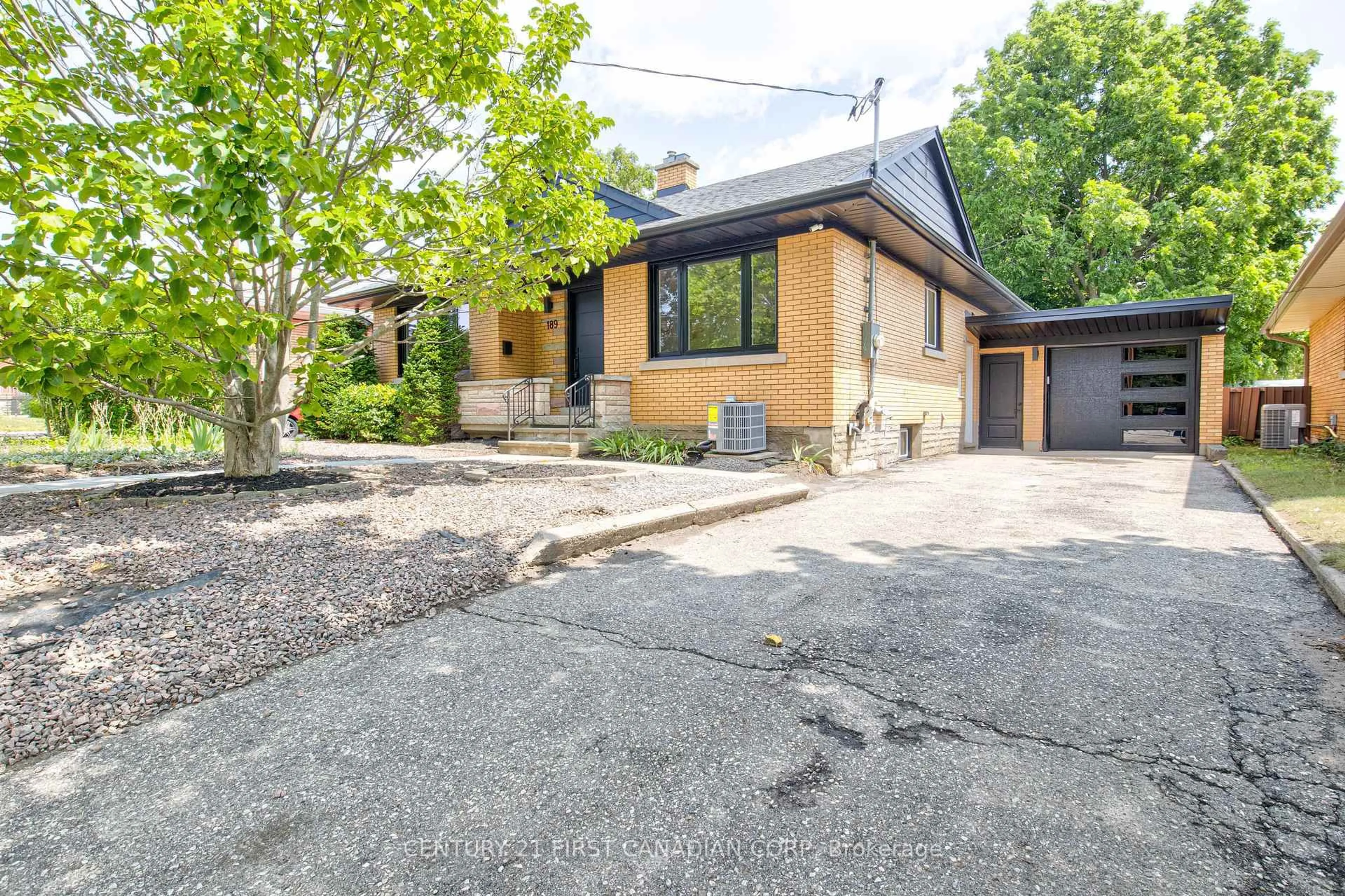 Home with brick exterior material, street for 189 EIGHTH Ave, Kitchener Ontario N2C 1S5