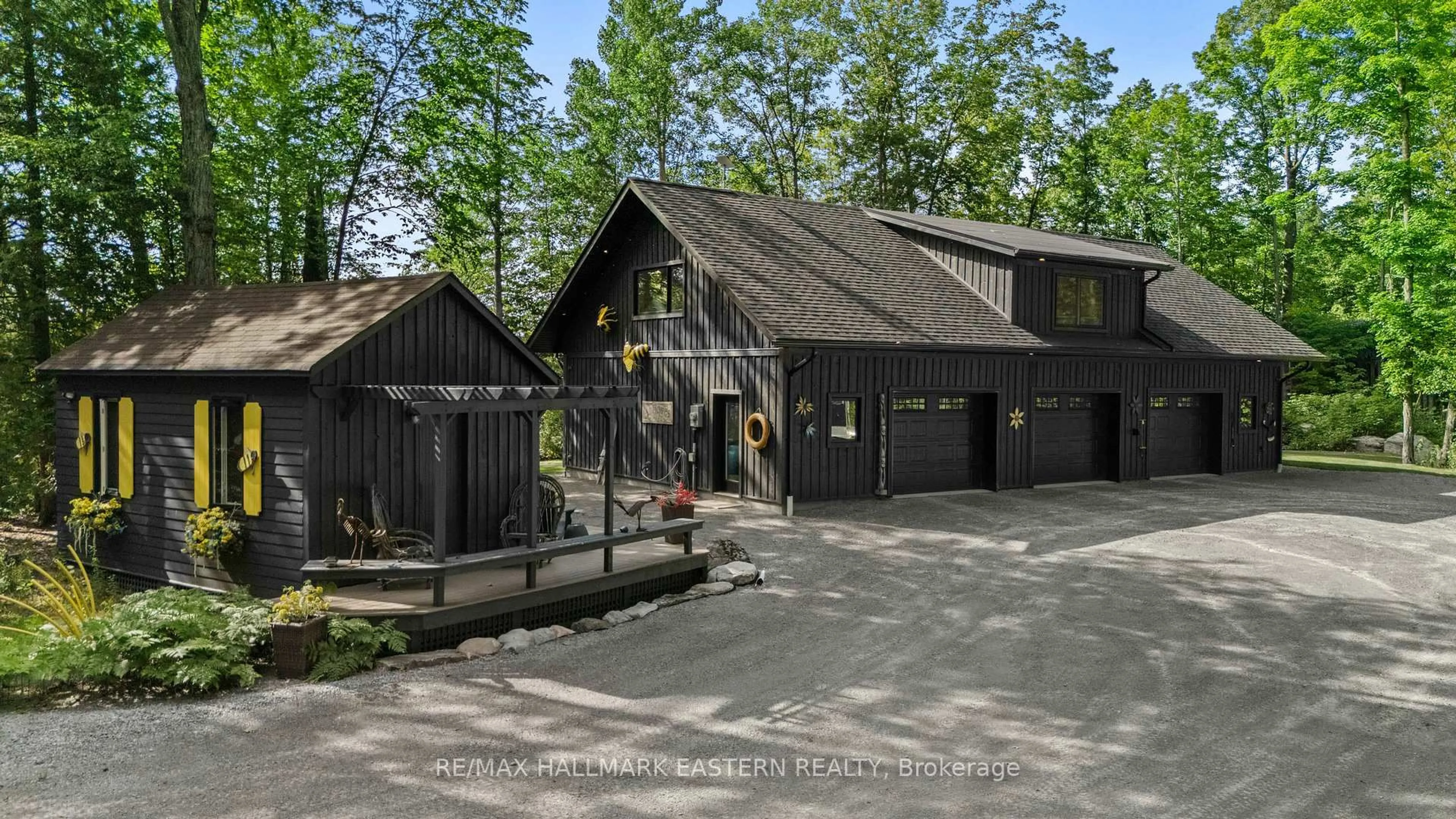 Indoor garage for 1052 Tedford Lane, Douro-Dummer Ontario K0L 2H0