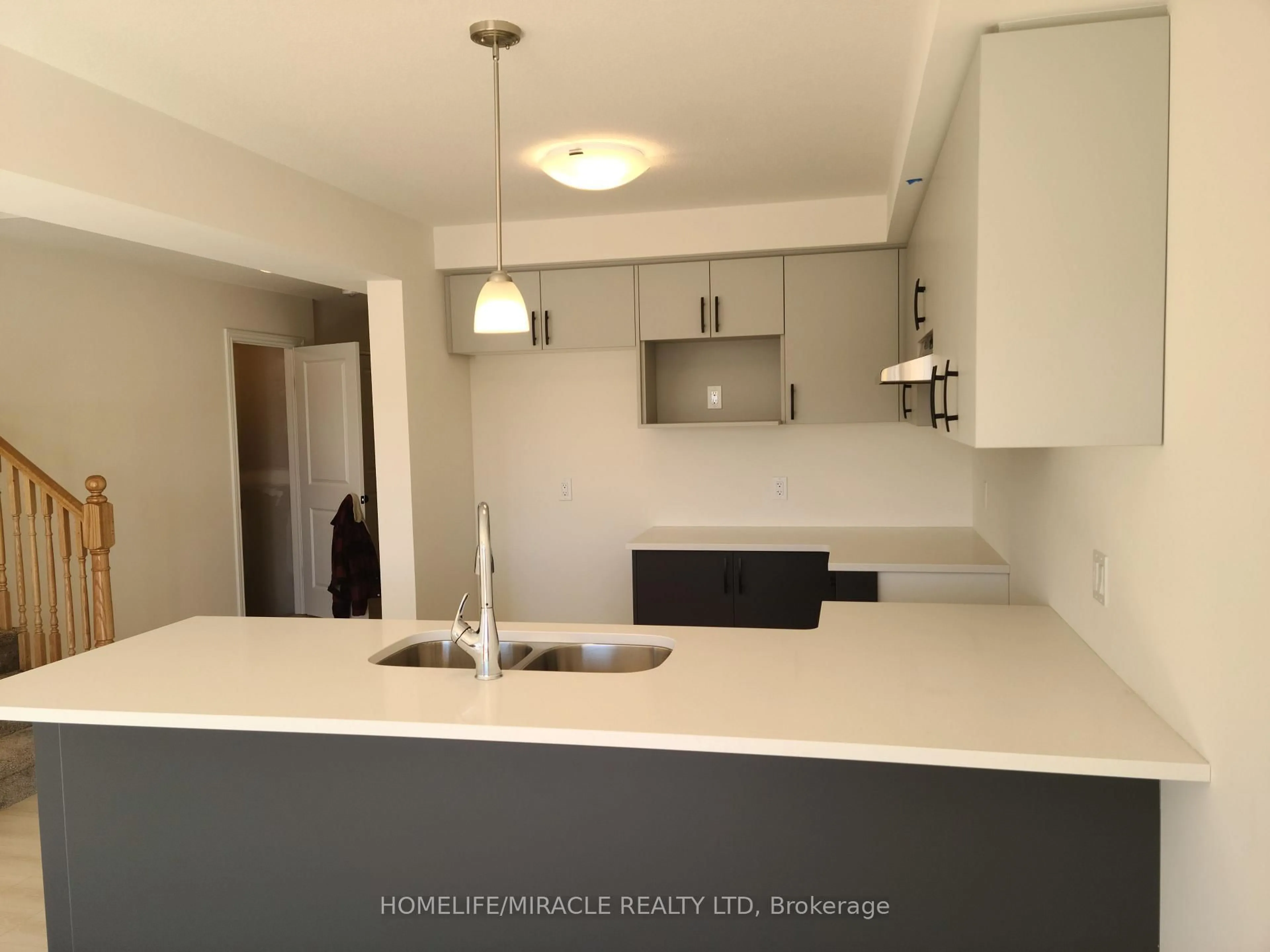 Standard kitchen, unknown for 117 Mattingley St, Brant Ontario N3L 2M2