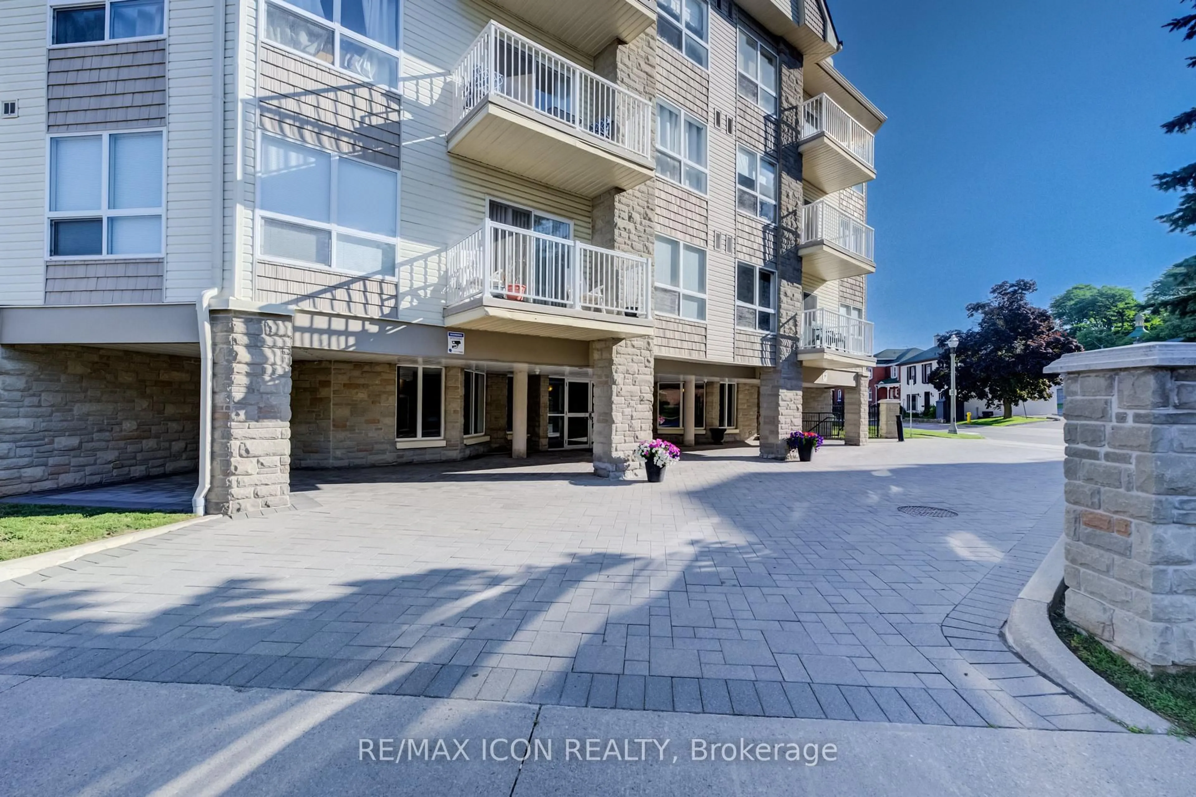 Unknown for 8 Harris St #118, Cambridge Ontario N1R 8R1