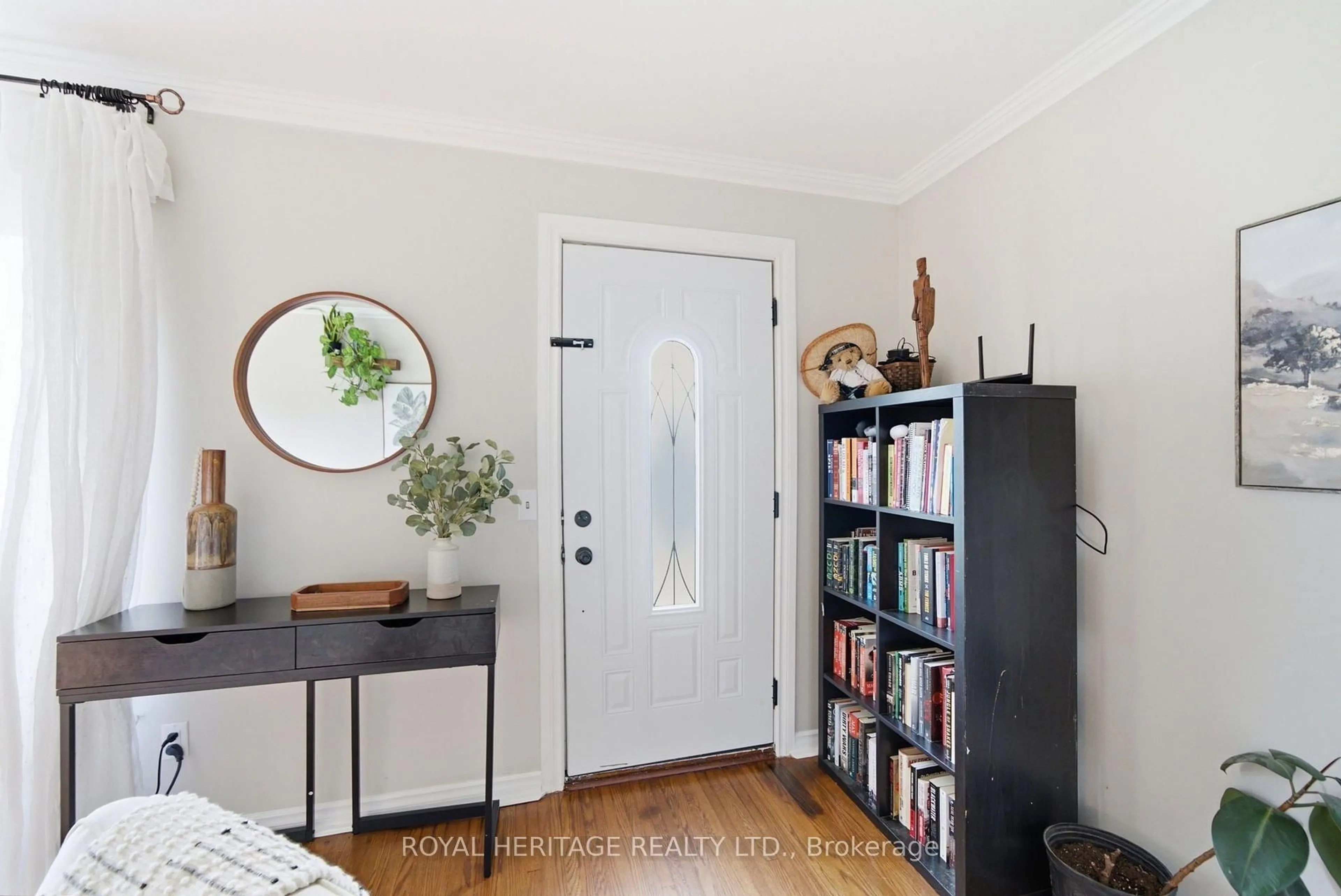 Indoor entryway for 44 Division St, Cramahe Ontario K0K 1S0