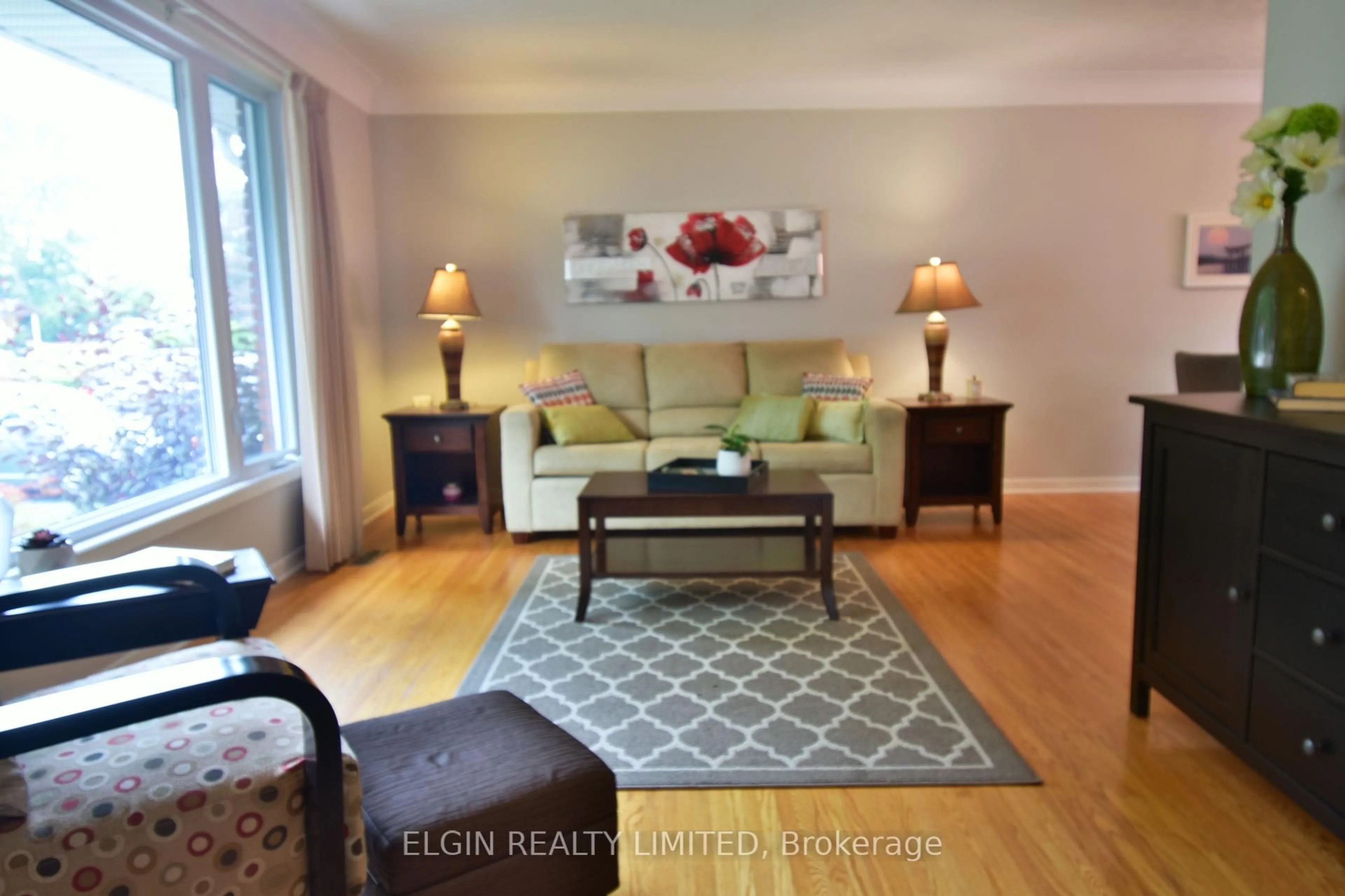 Living room with furniture, wood/laminate floor for 15 Steele St, St. Thomas Ontario N5R 2Y2
