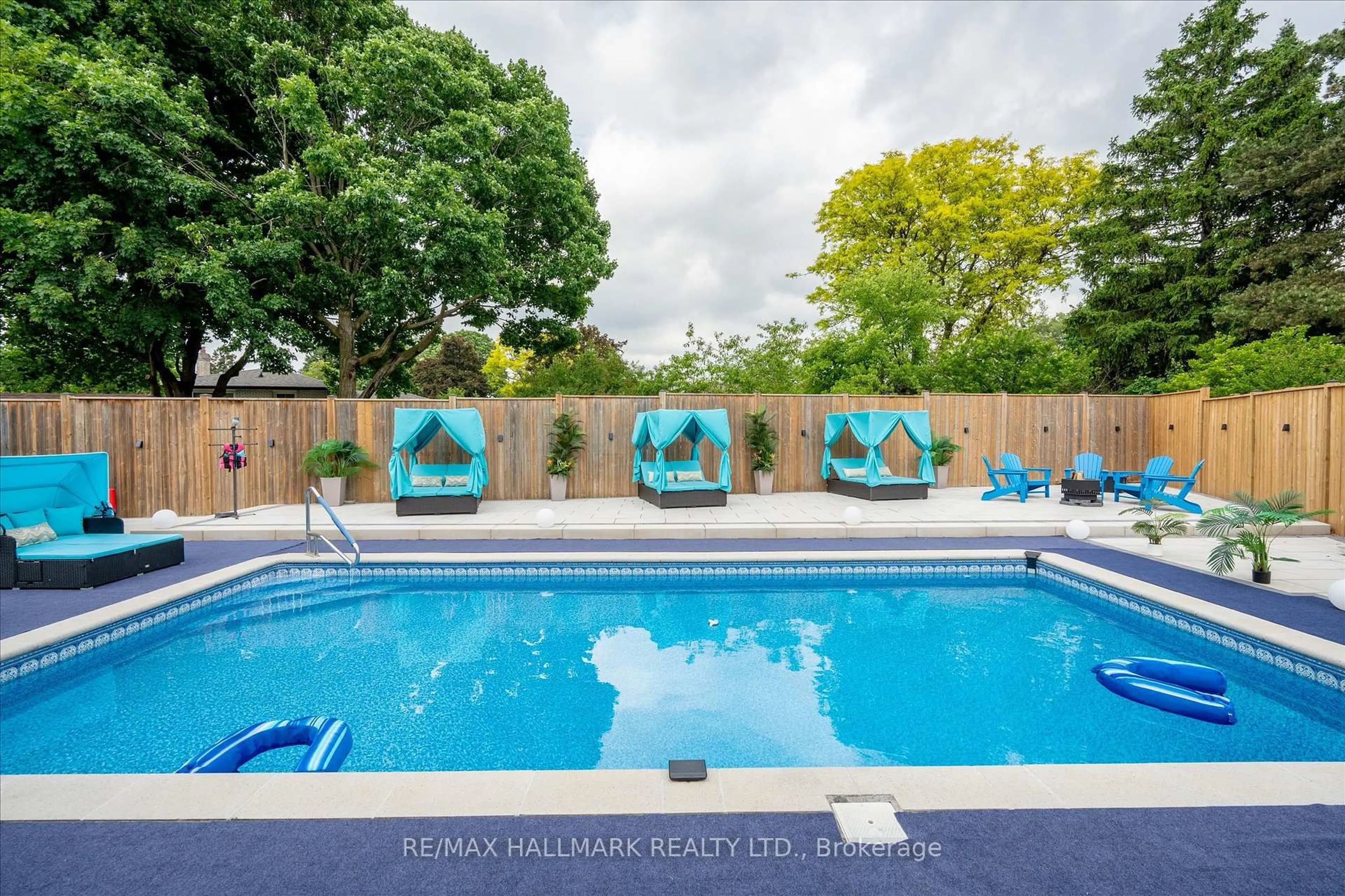 Pool for 119 Charlotte Pl, Kitchener Ontario N2B 2K4