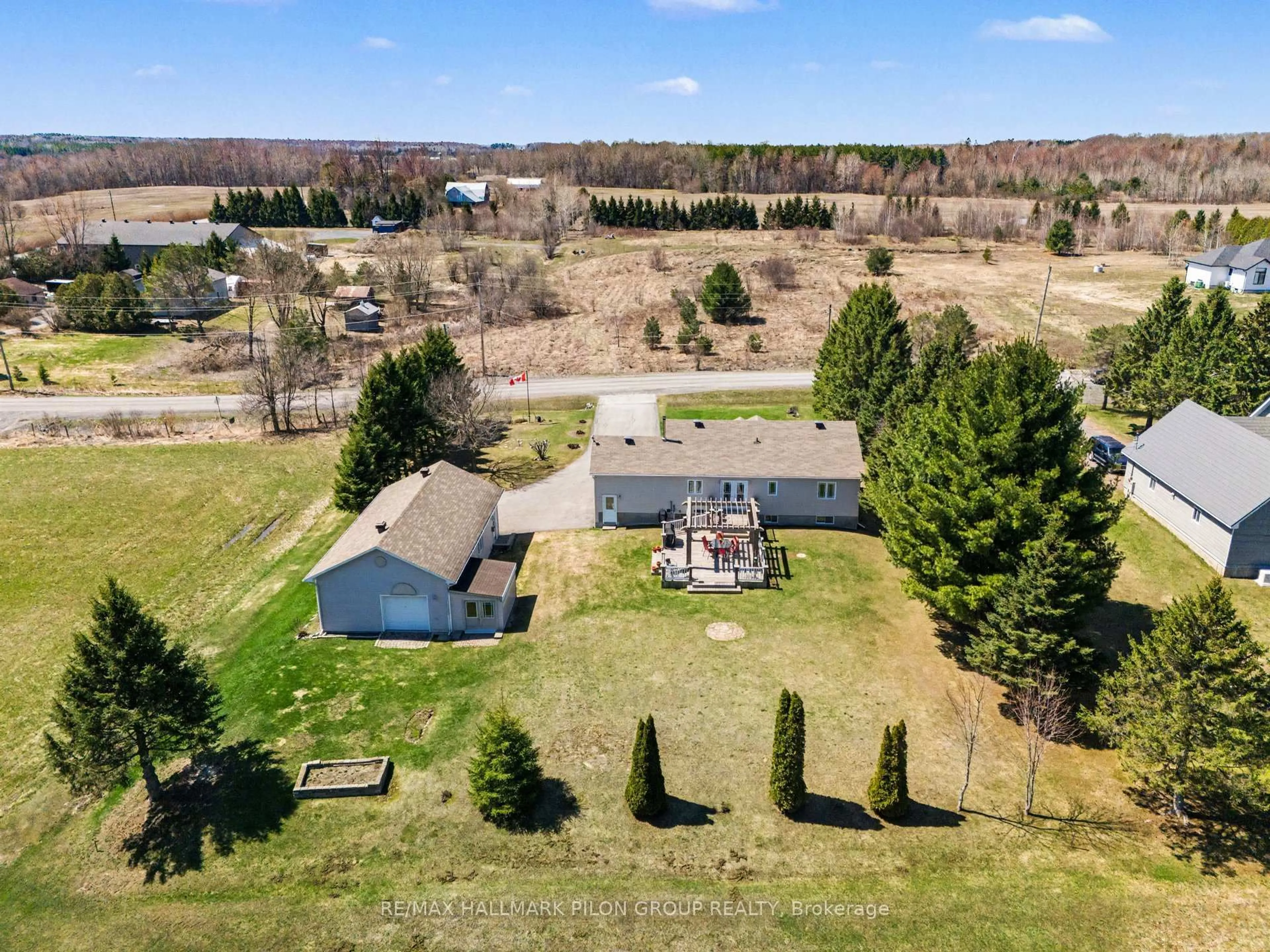 A pic from outside/outdoor area/front of a property/back of a property/a pic from drone, unknown for 5029 Canaan Rd, Clarence-Rockland Ontario K0A 2A0