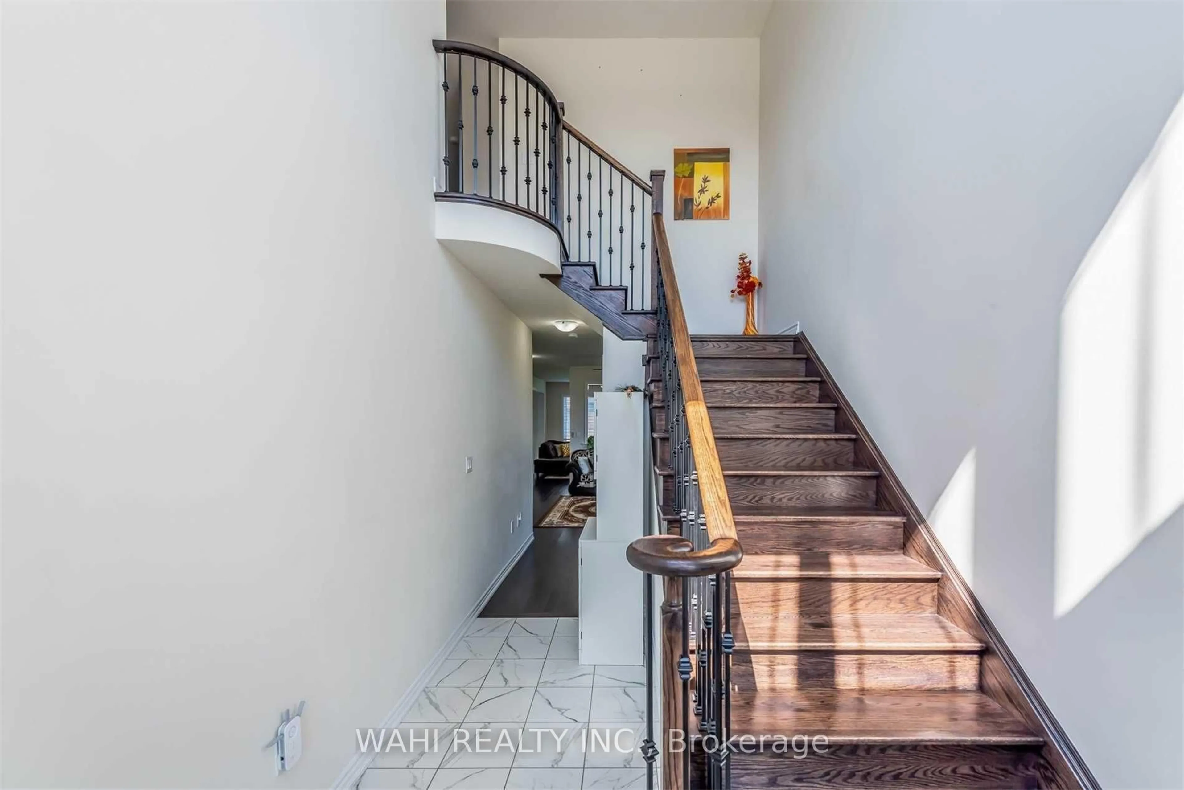 Indoor foyer for 73 Lillian Way, Haldimand Ontario N3W 0G2