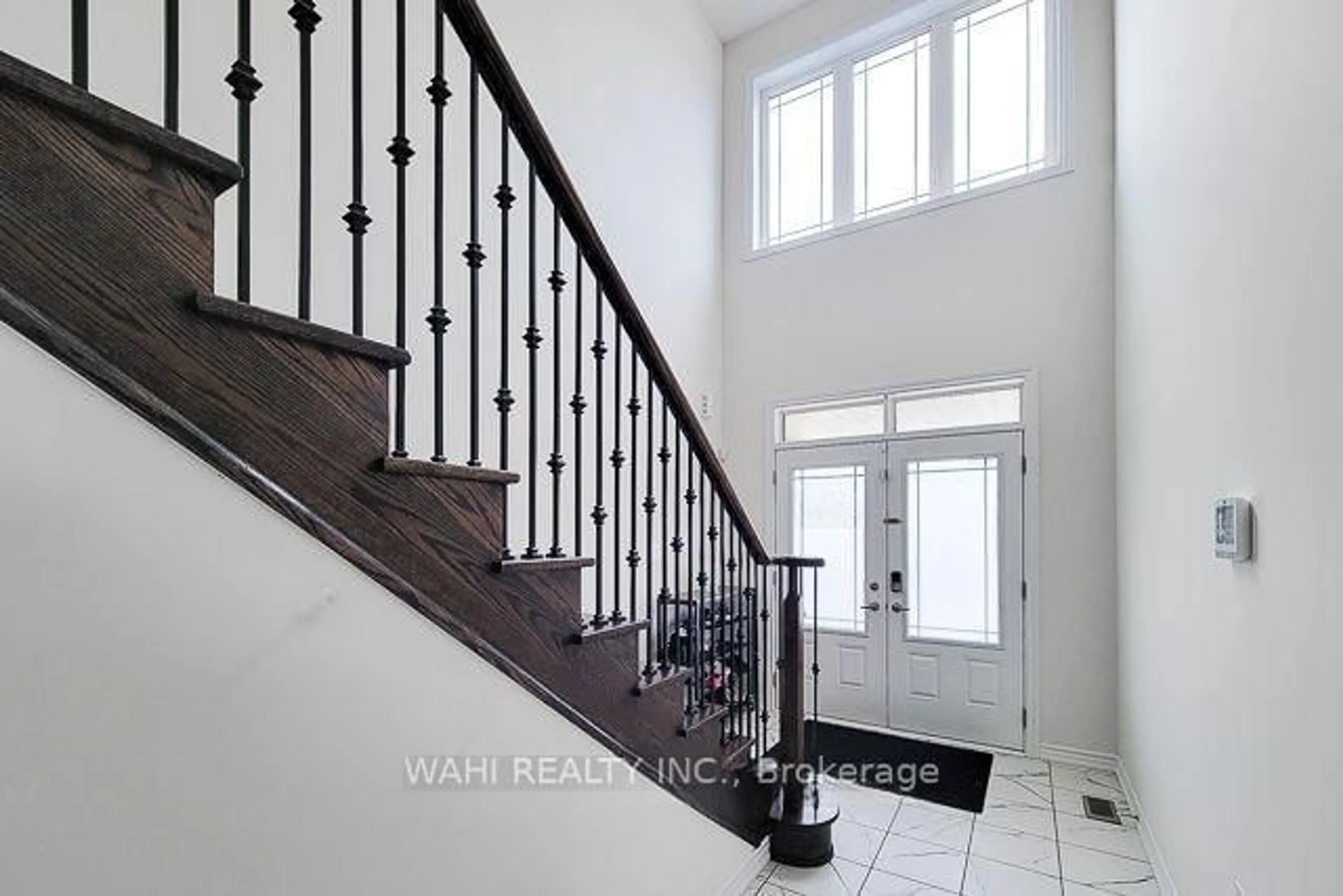 Indoor entryway for 73 Lillian Way, Haldimand Ontario N3W 0G2