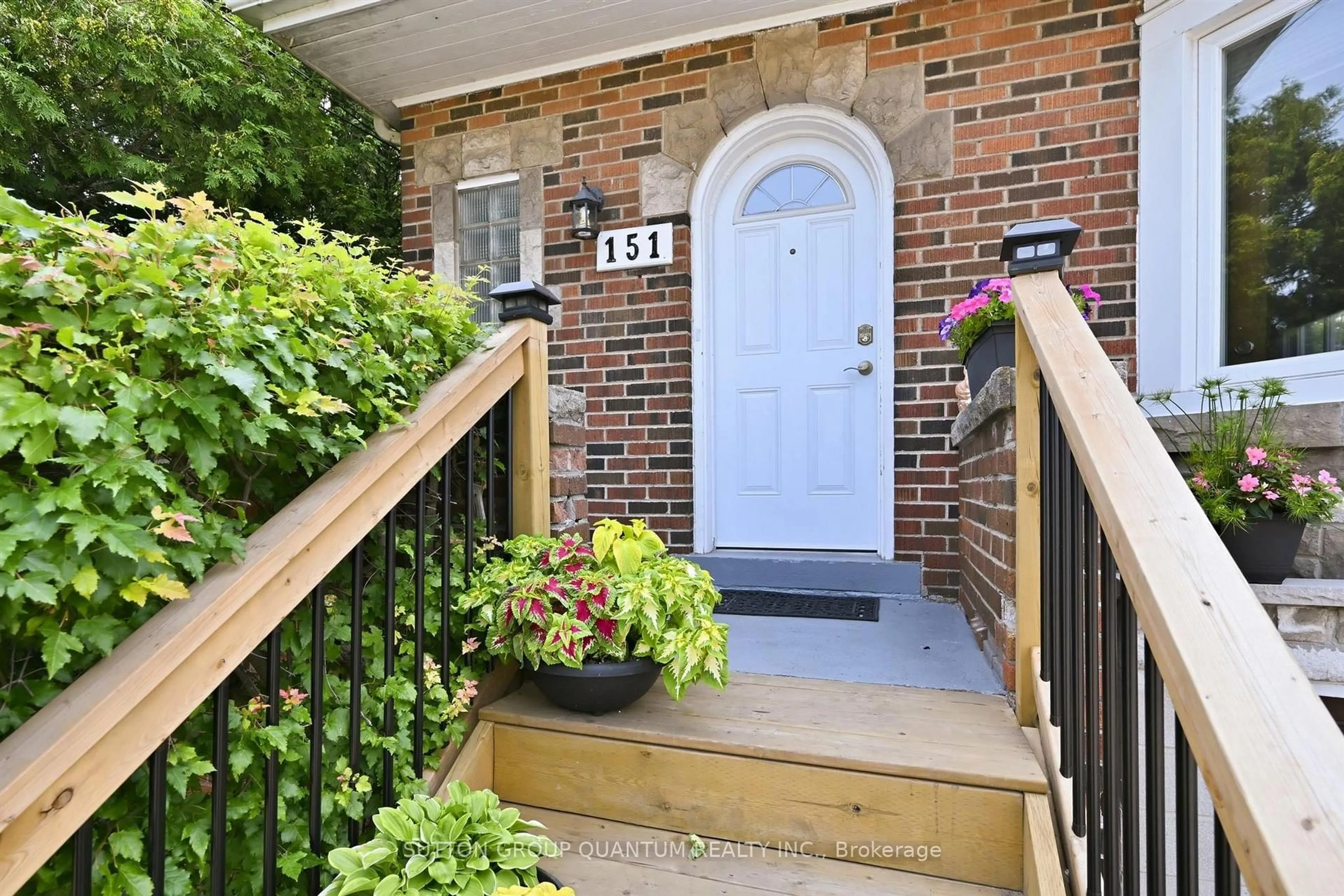 Unknown for 151 East 16th St, Hamilton Ontario L9A 4J4
