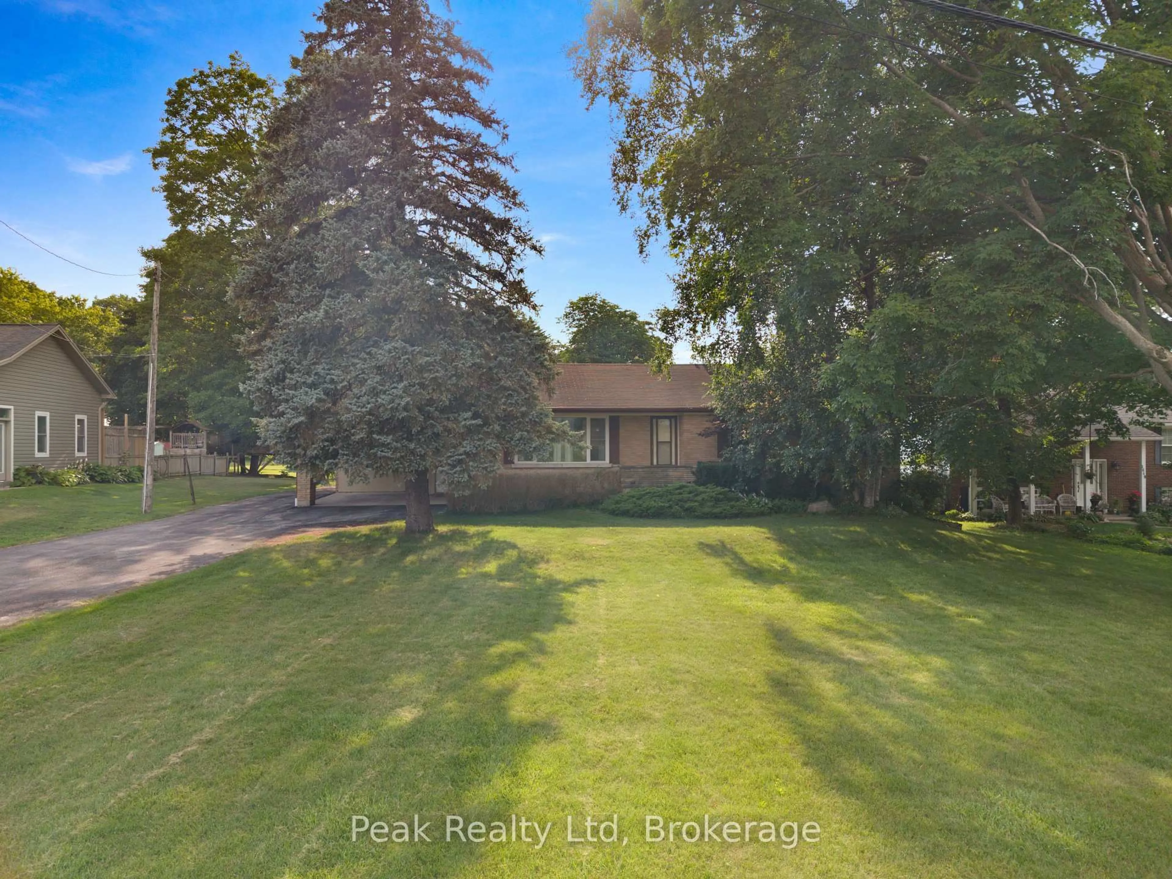 A pic from outside/outdoor area/front of a property/back of a property/a pic from drone, unknown for 11645 KING St, Woolwich Ontario N0B 2N0
