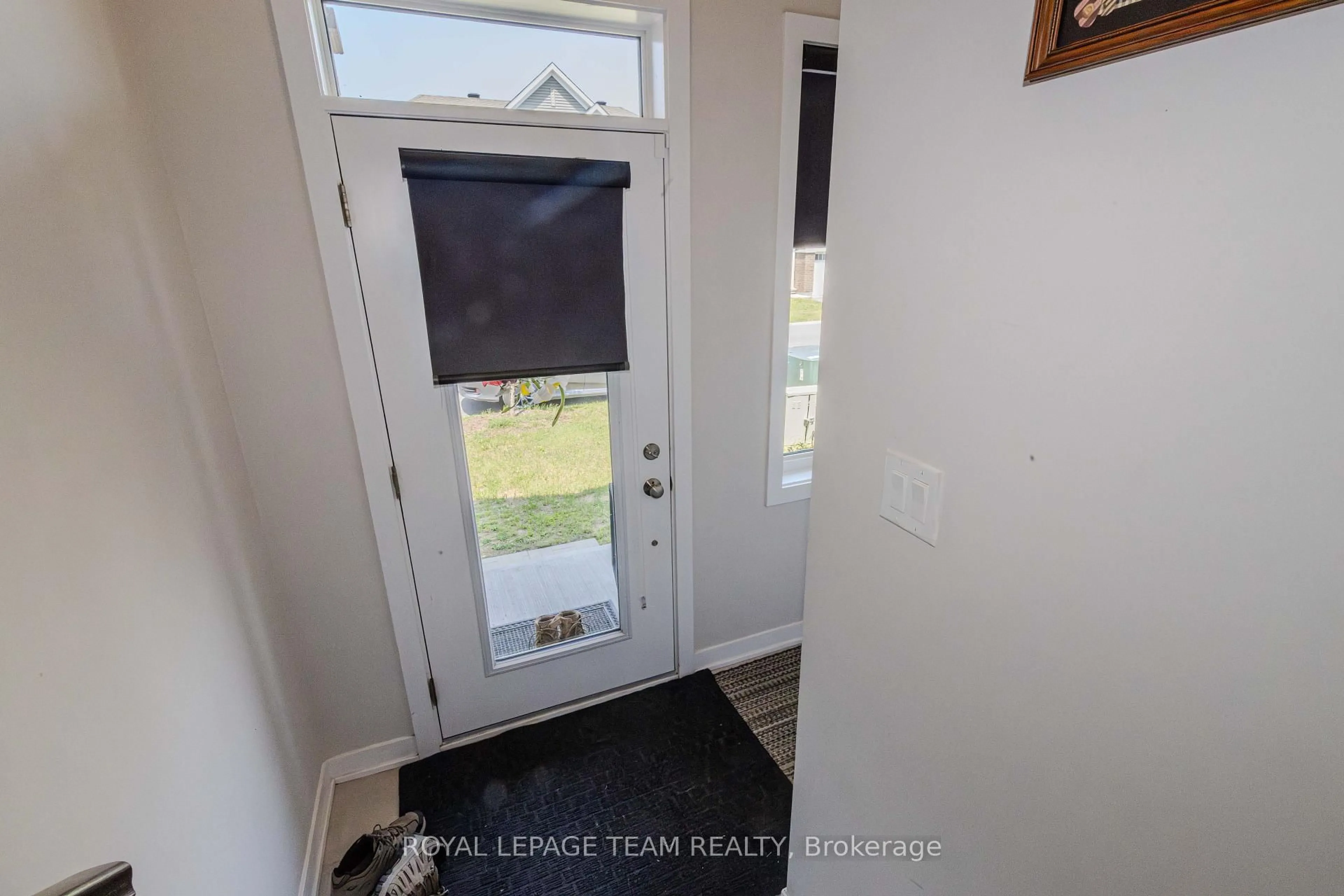 Indoor entryway for 408 Epoch St, Ottawa Ontario K2J 6X5