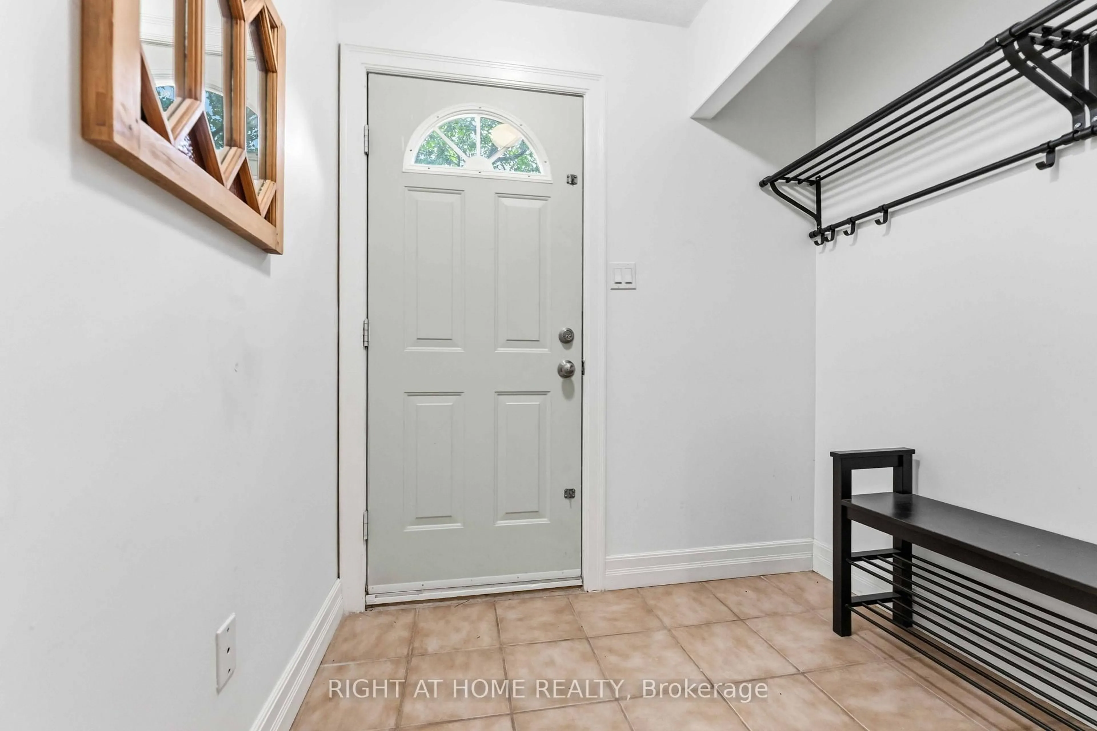 Indoor entryway for 73 Hobart Cres, Ottawa Ontario K2H 5S3