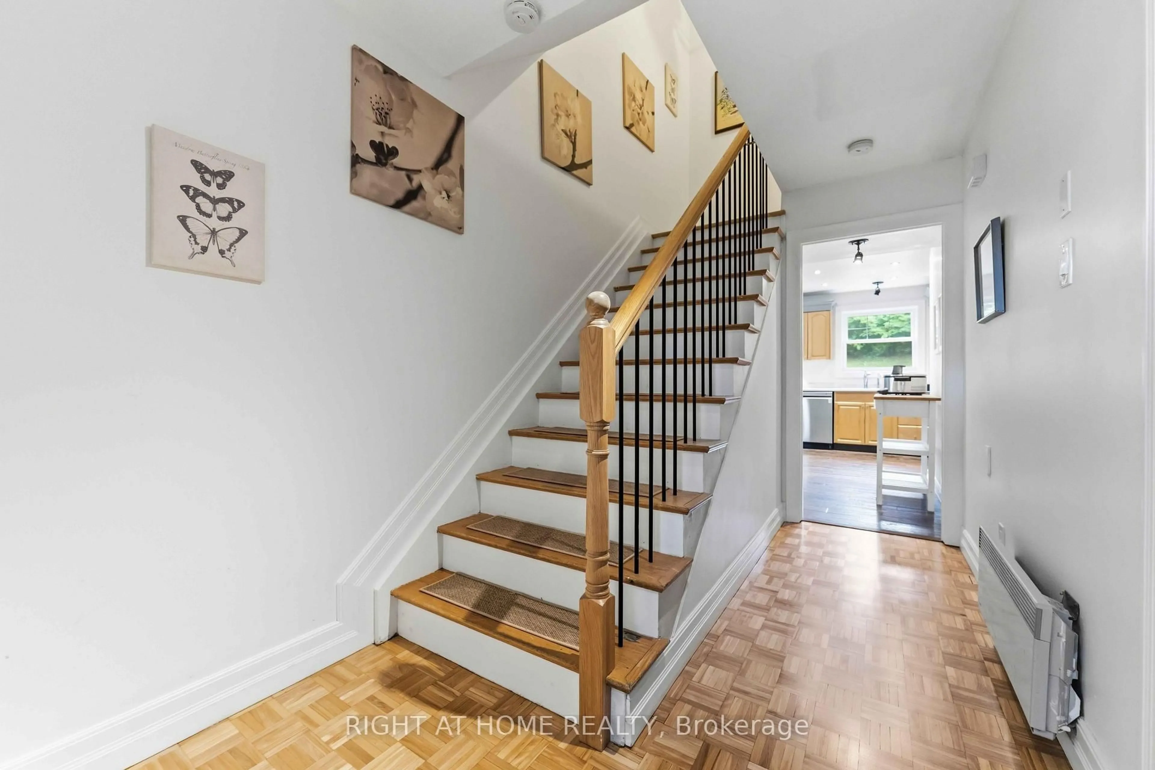 Unknown for 73 Hobart Cres, Ottawa Ontario K2H 5S3