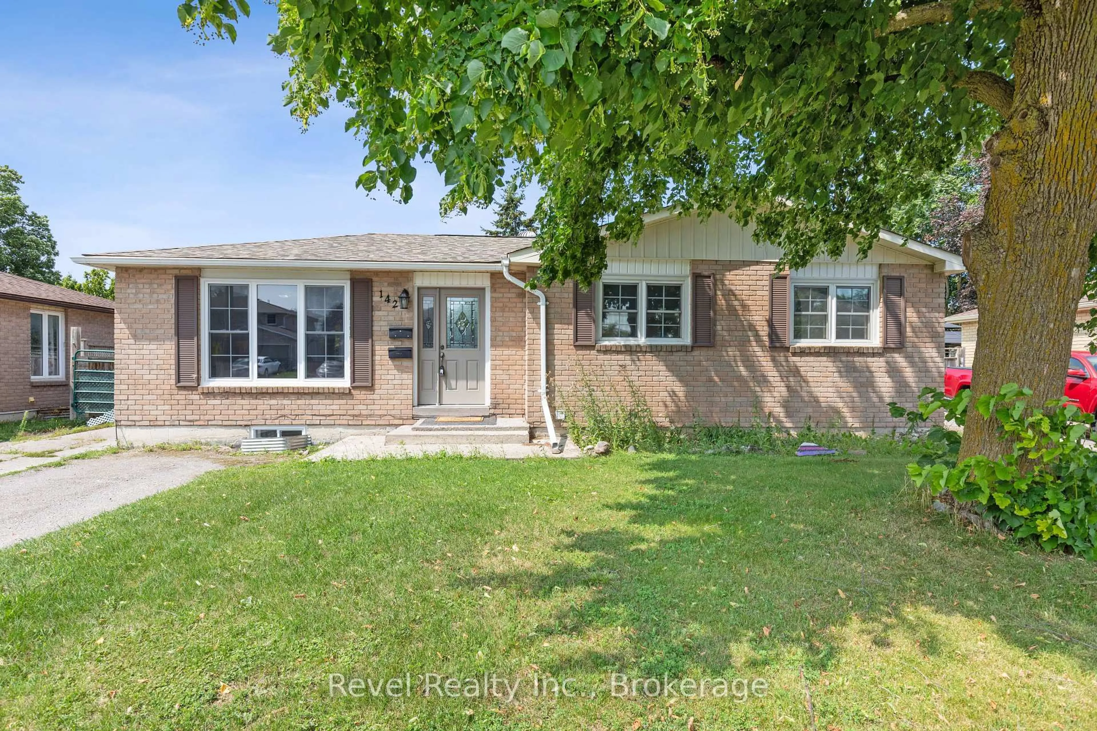 Home with brick exterior material, street for 142 Sanderling Cres, Kawartha Lakes Ontario K9V 5L2